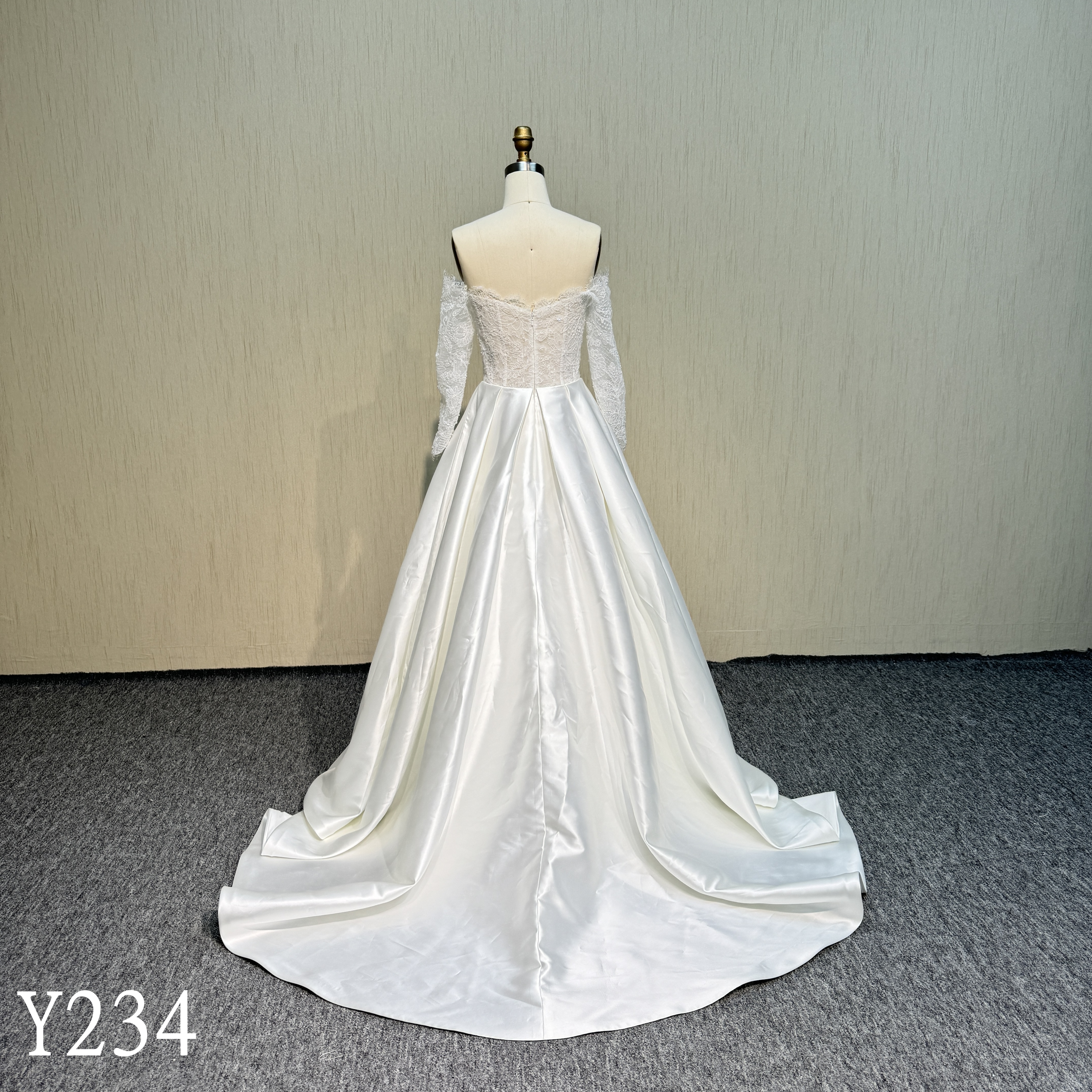 Y234 Beautiful Sweetheart Ball Gown  with Detachable Sleeve Wedding Dress Made in China