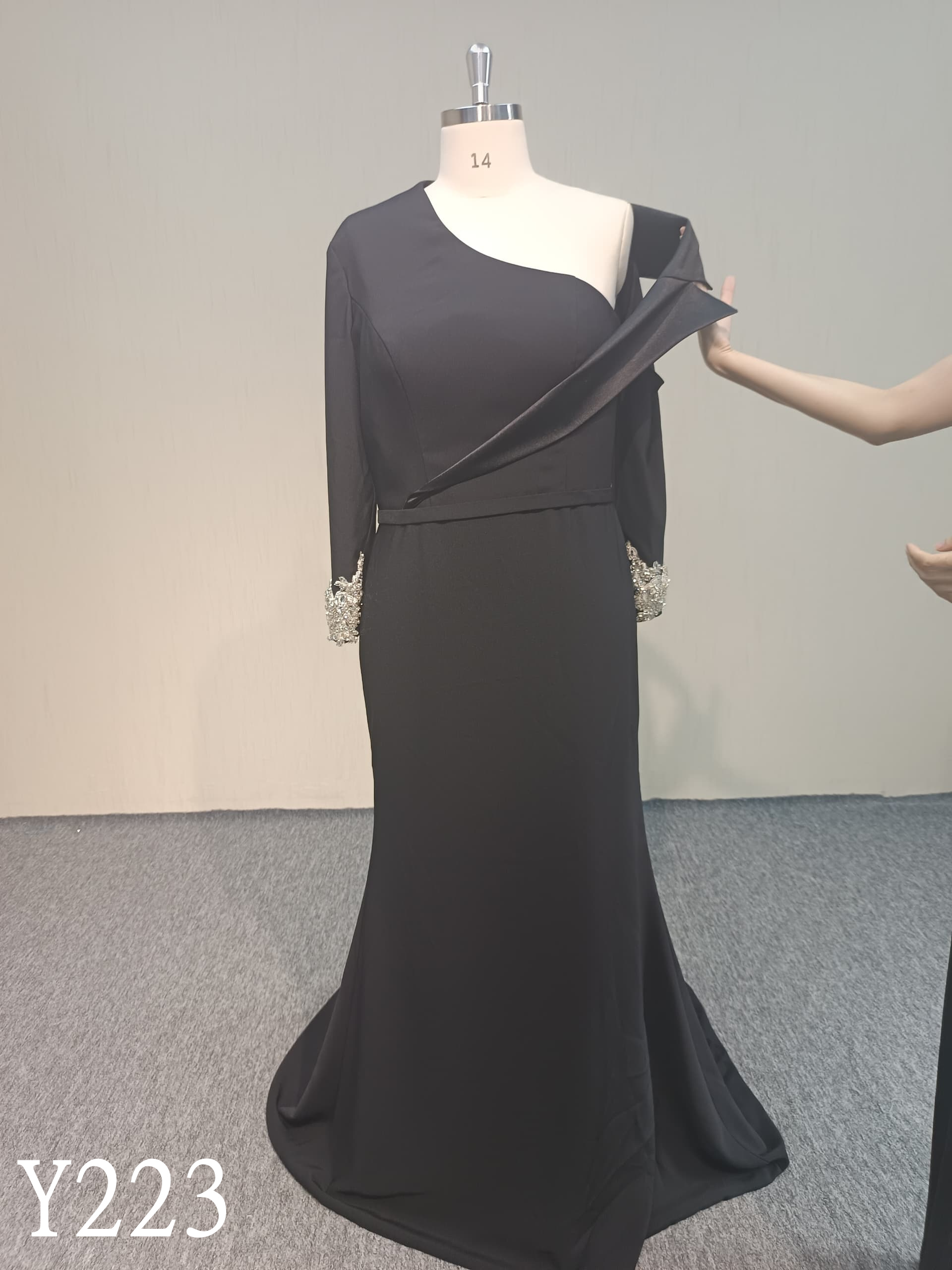 Y223 Black Italian Satin Crepe Mermaid with Hand Beading Evening Dress for woman