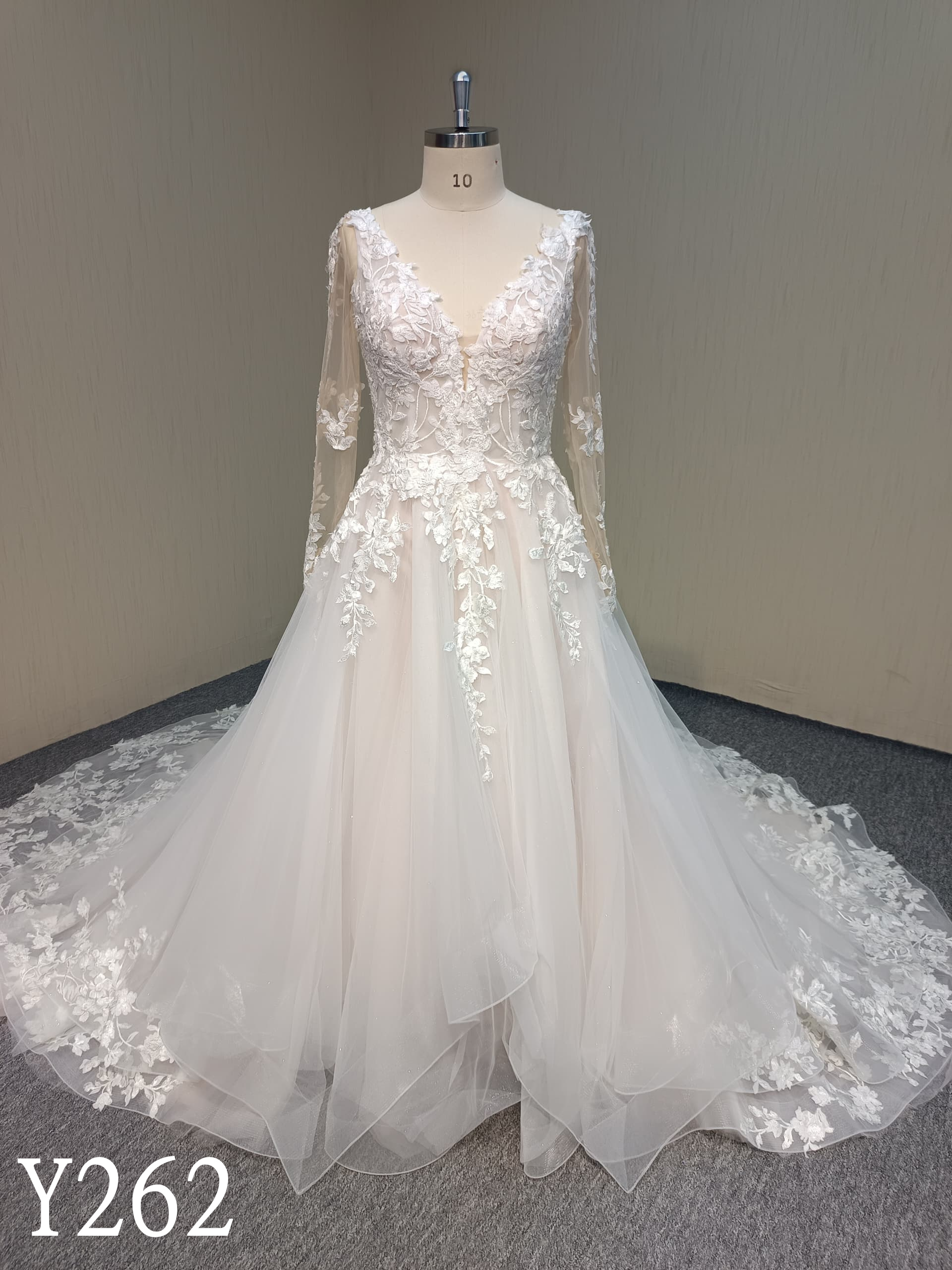 Y262 detachable sleeve v-neck pink bridal ball gown with applique lace made in China.