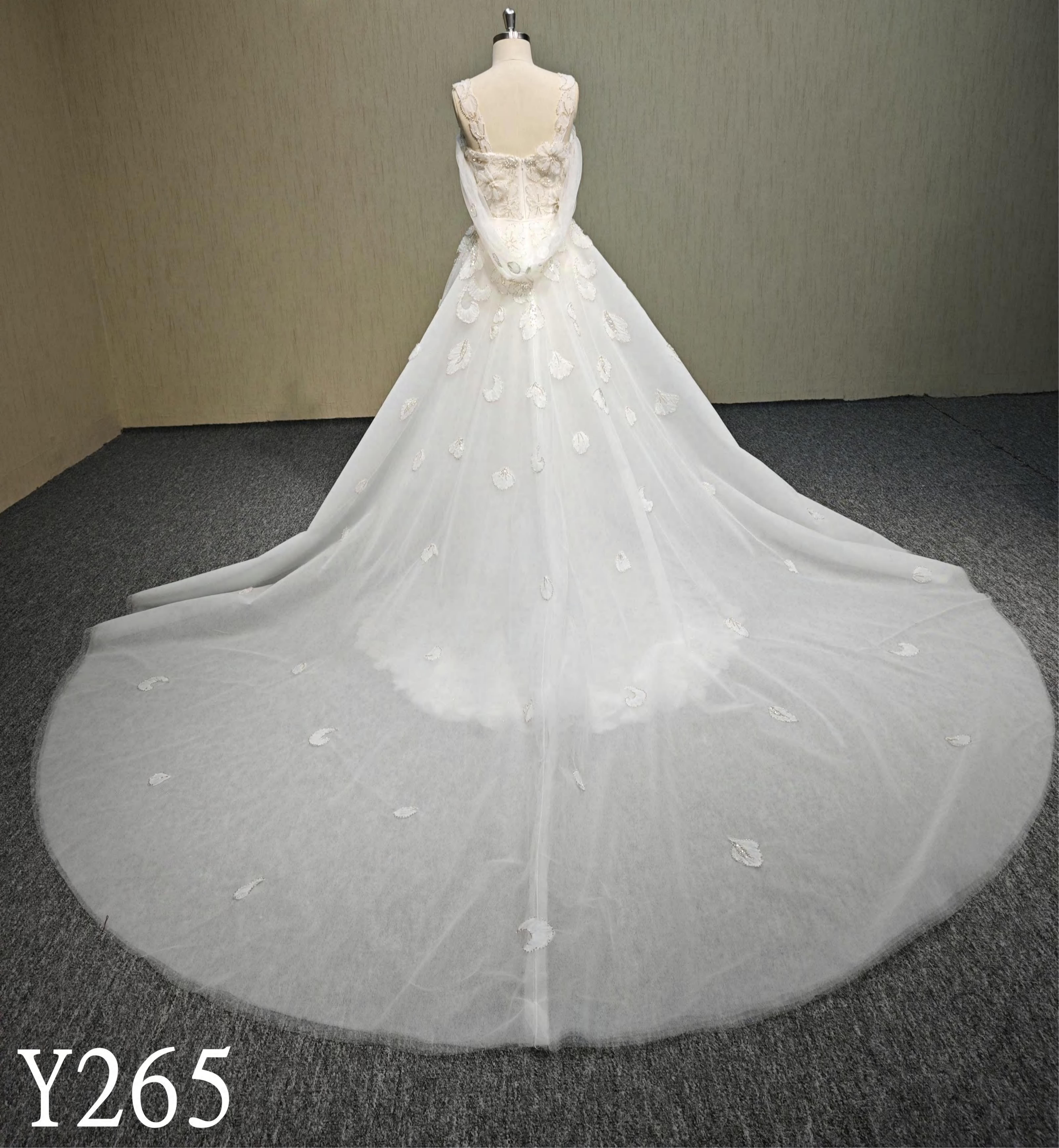 Y265 3D Flower Wedding Dress with Beads Made in China