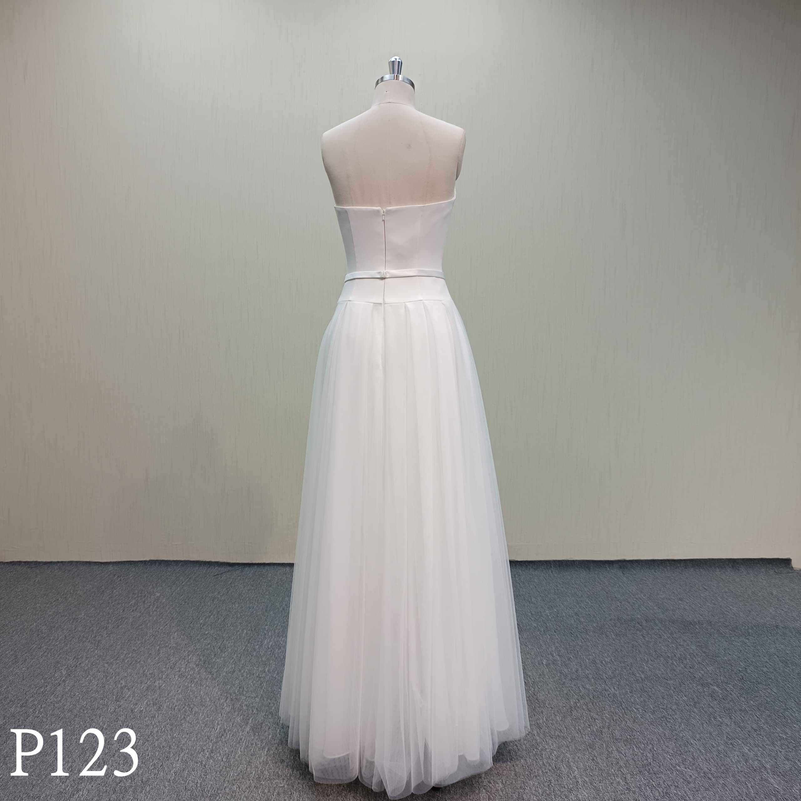 P123 Ivory tulle sleevesless  A-line bridal dress with bow belt