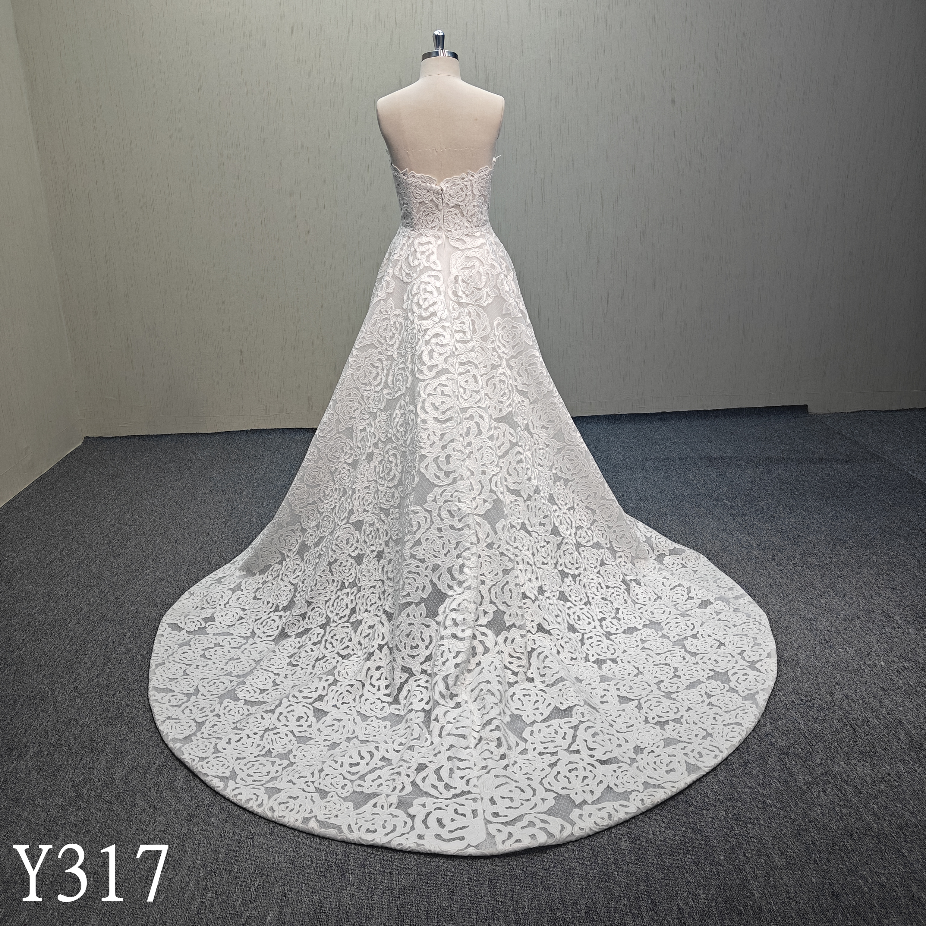 Y317  Gorgeous Sleeveless ballgown Wedding Dress  with Applique Lace