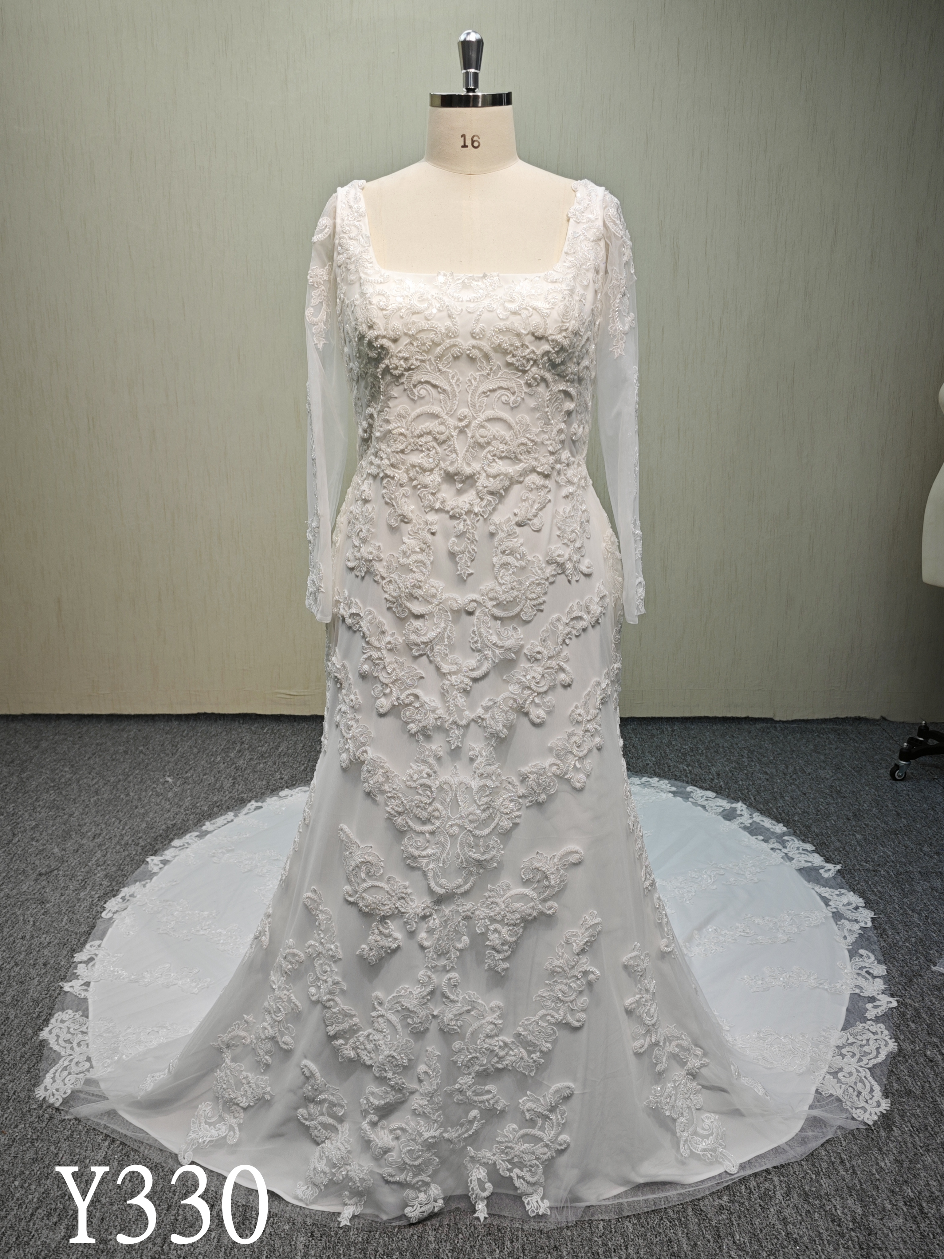 Y330  Plus Size Gorgeous applique wedding dress mermaid with 3d flower and long leaves