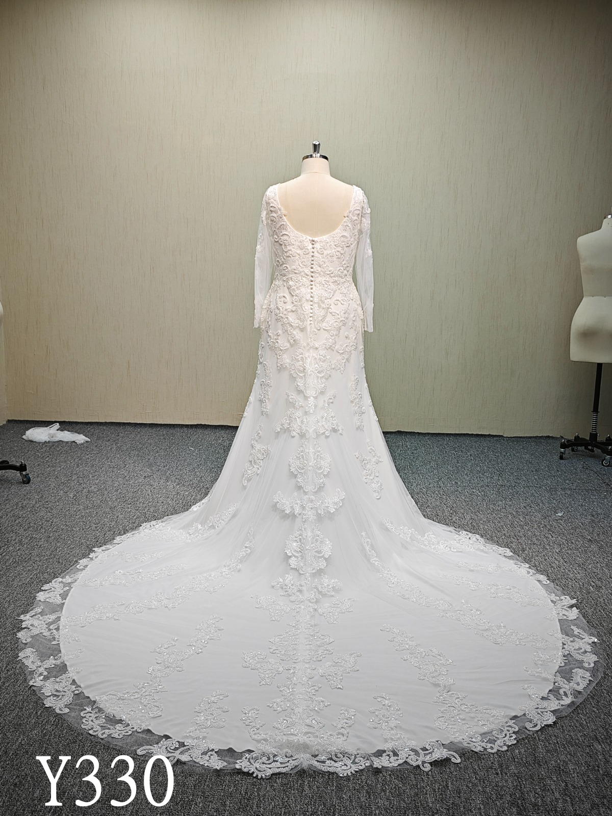 Y330  Plus Size Gorgeous applique wedding dress mermaid with 3d flower and long leaves