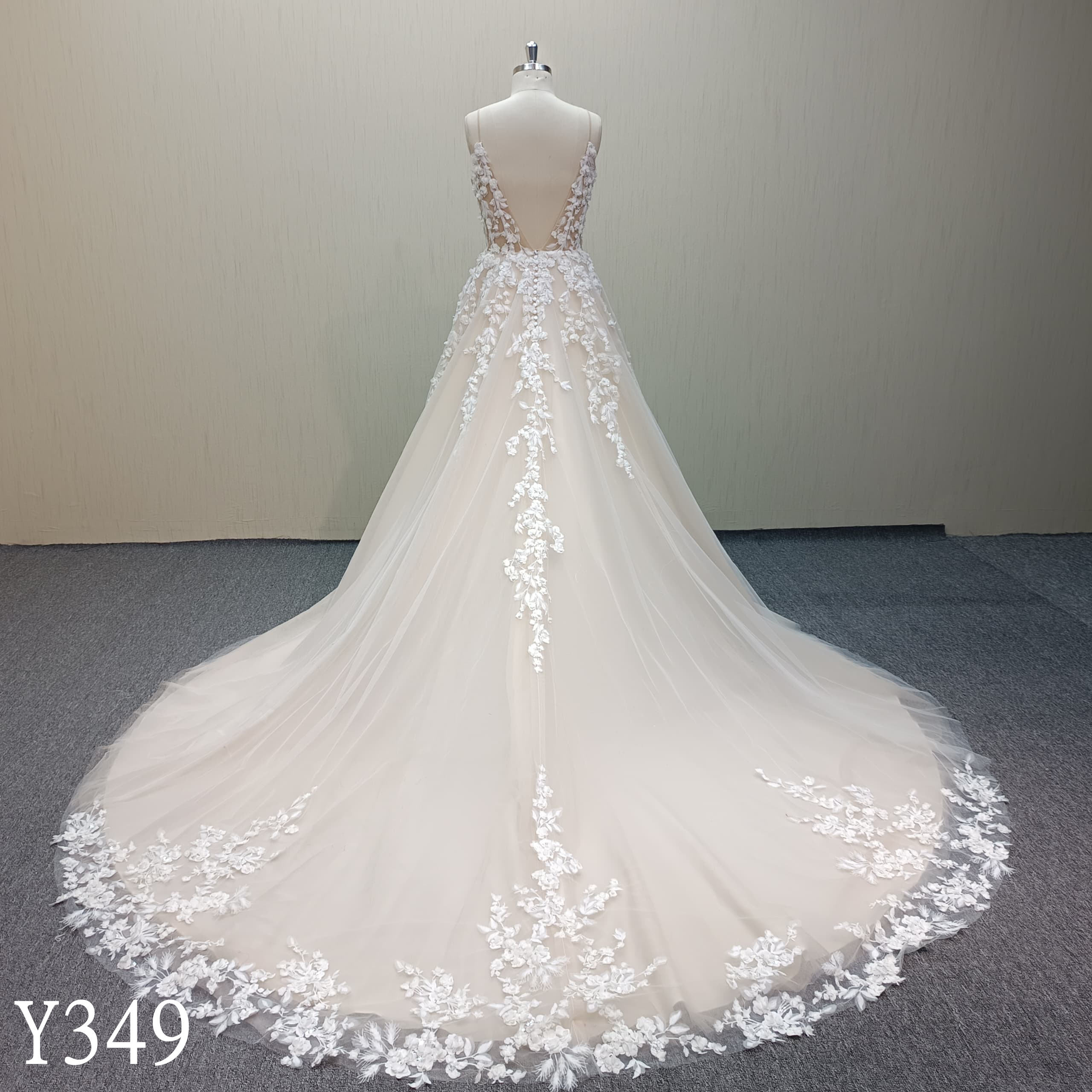 Y349  Spaghetti Strap tulle beach wedding dress with flower lace applique