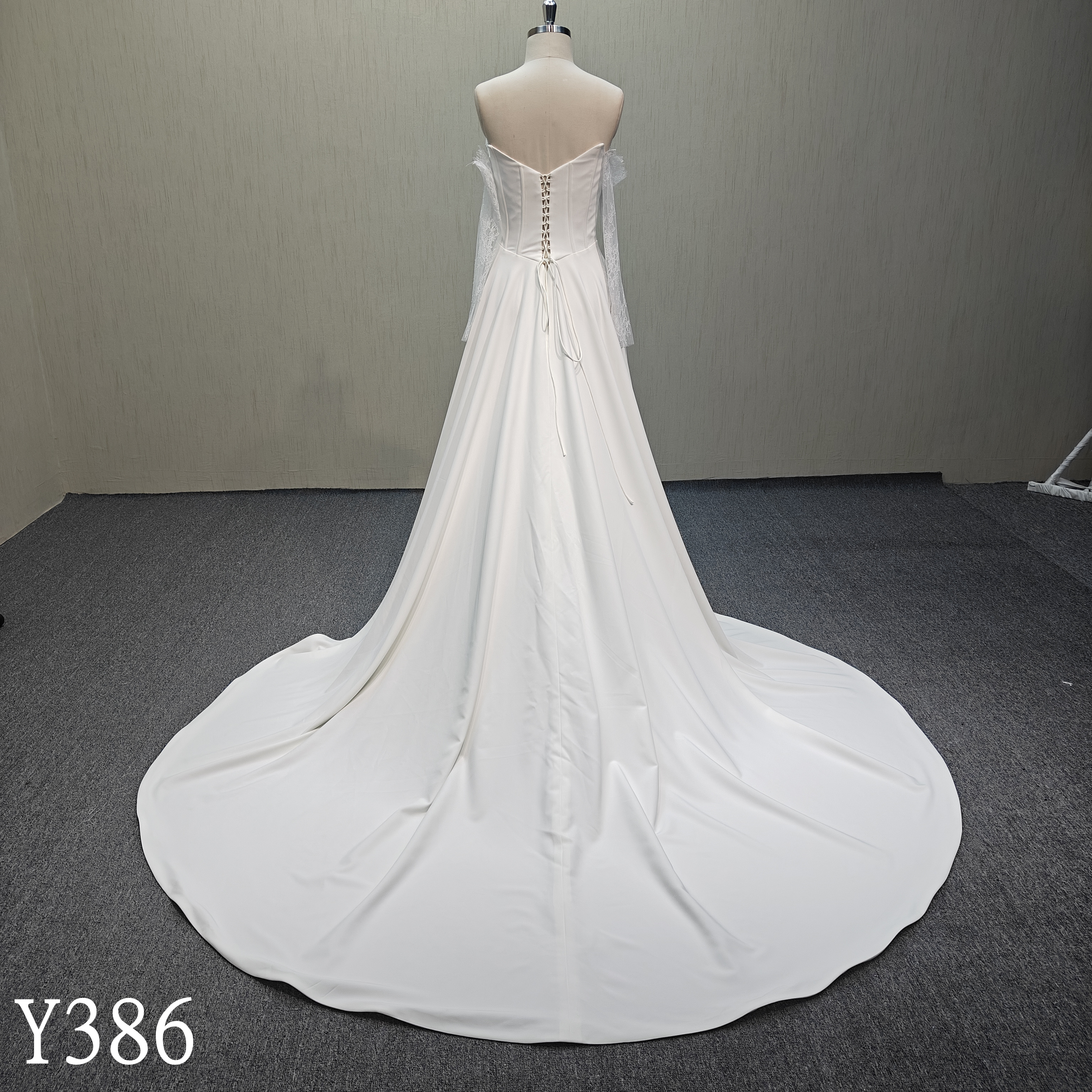 Y386  Elegant A-Line crepe wedding dress with French lace  for bride made in China