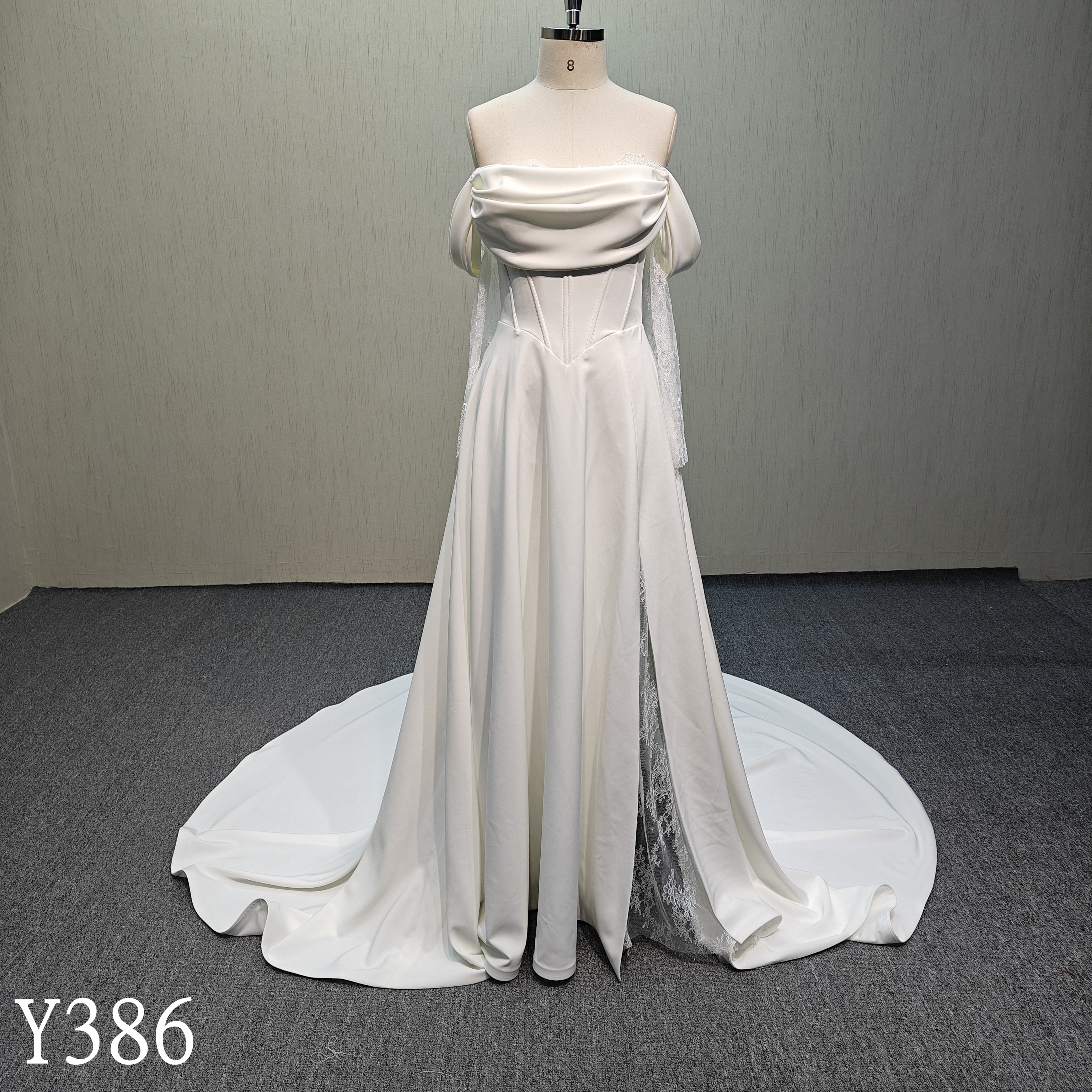 Y386  Elegant A-Line crepe wedding dress with French lace  for bride made in China