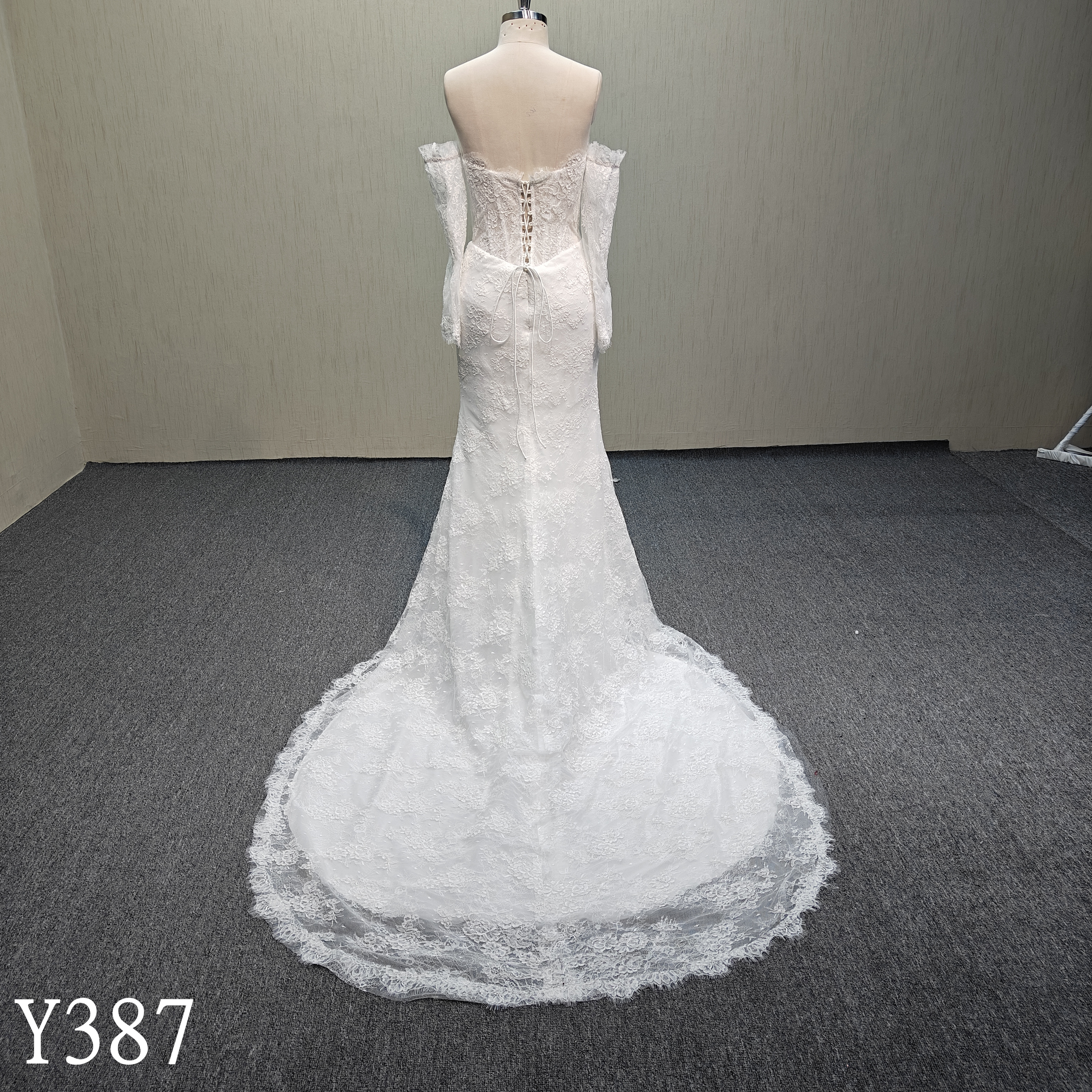 Y387  Elegant mermaid  French lace applique wedding dress with detachable long sleeves for bride made in China