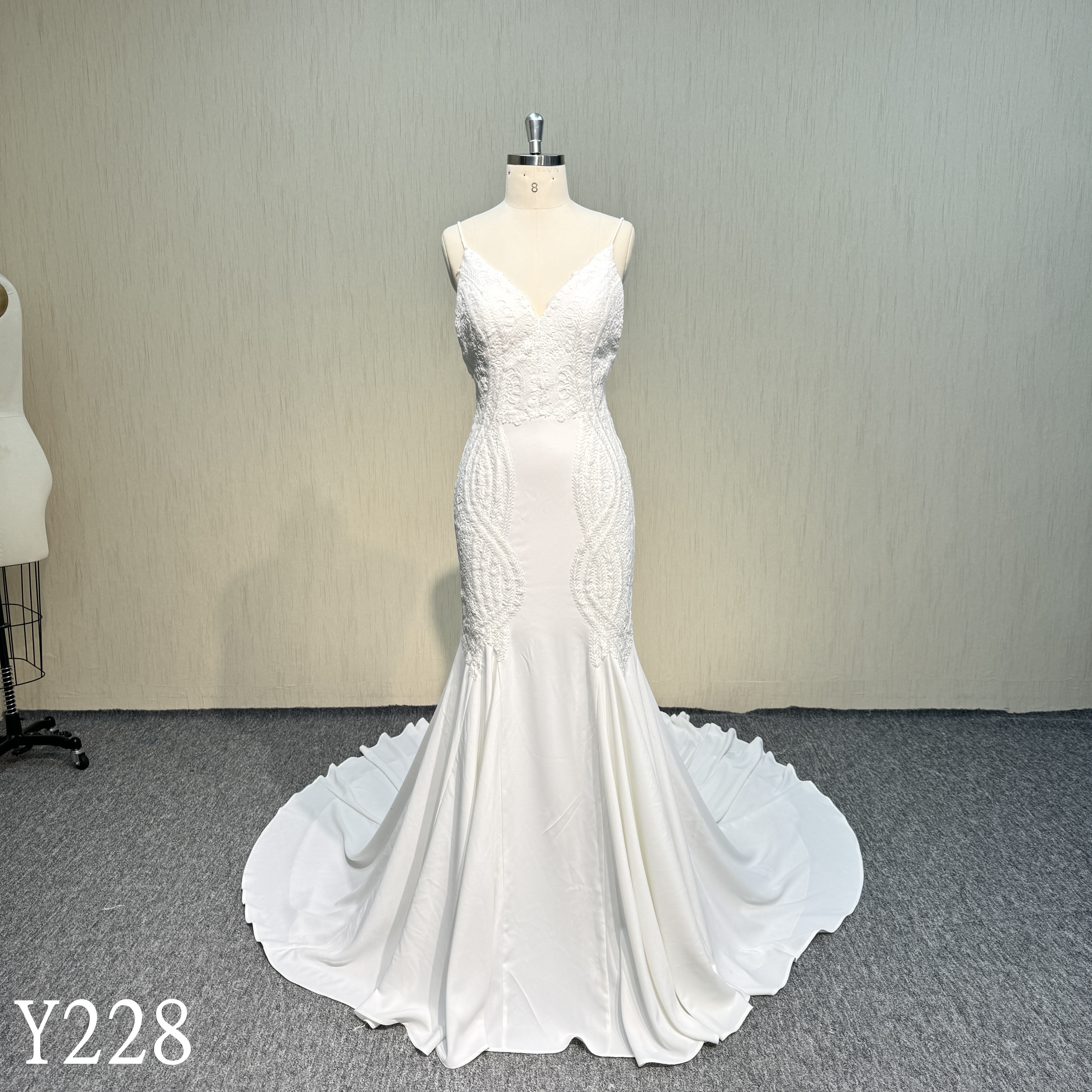 Y228 Mermaid Wedding Dress With Lace Applique Made in Crepe From China