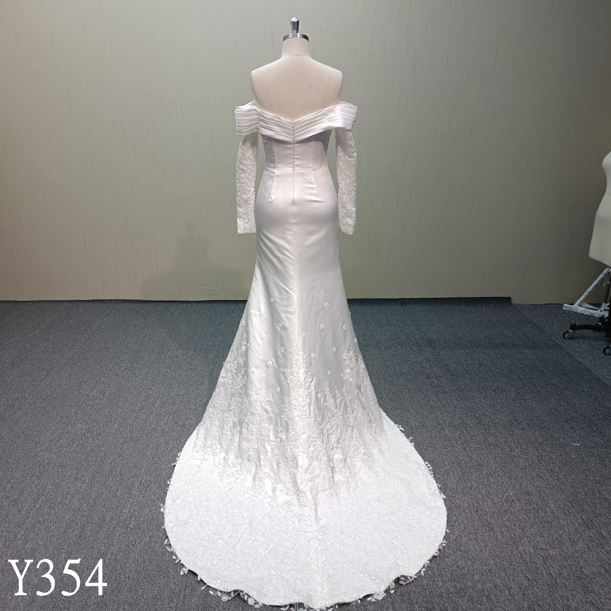 Y354 Satin mermaid wedding dress with beaded lace applique