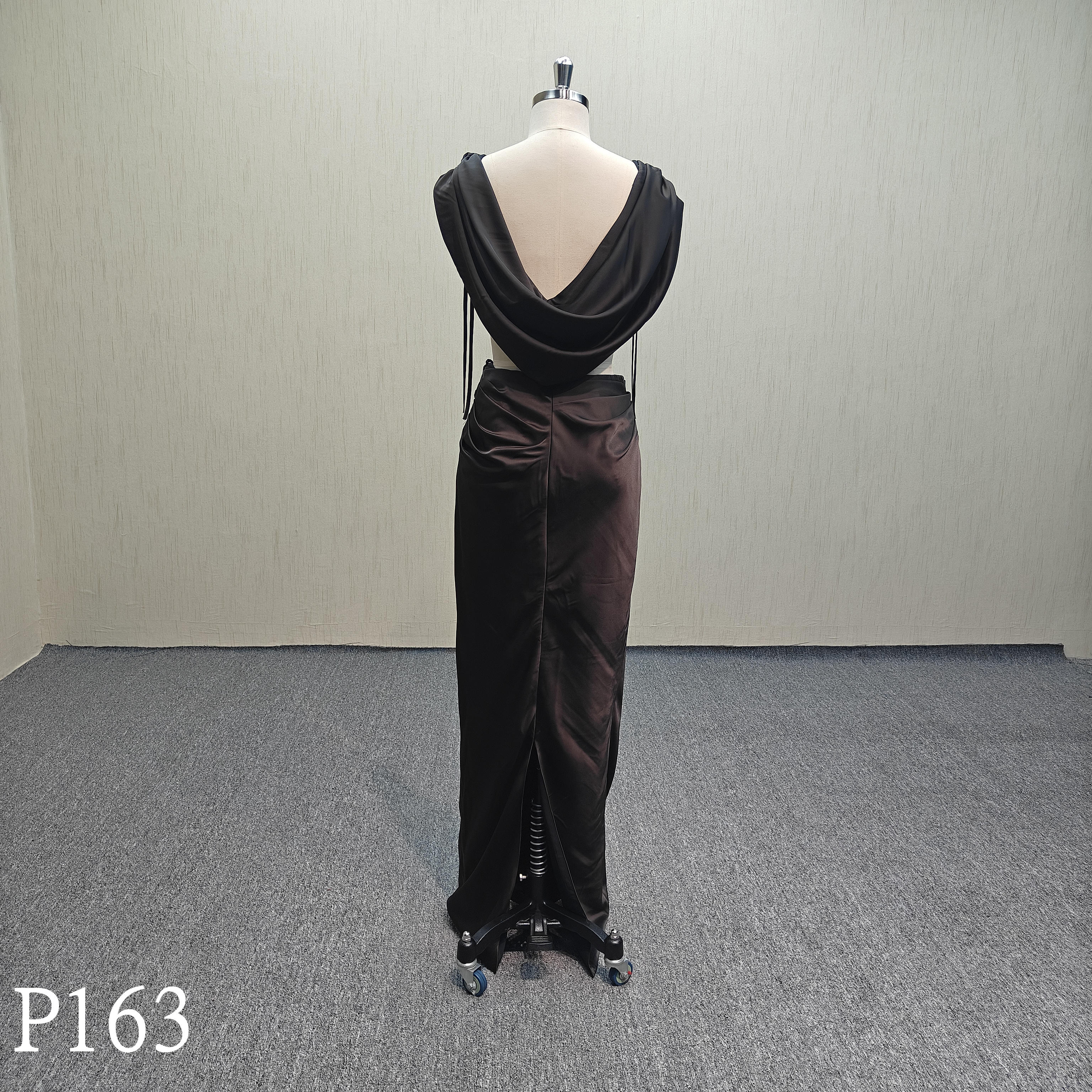 P163 Black backless two-piece evening dress
