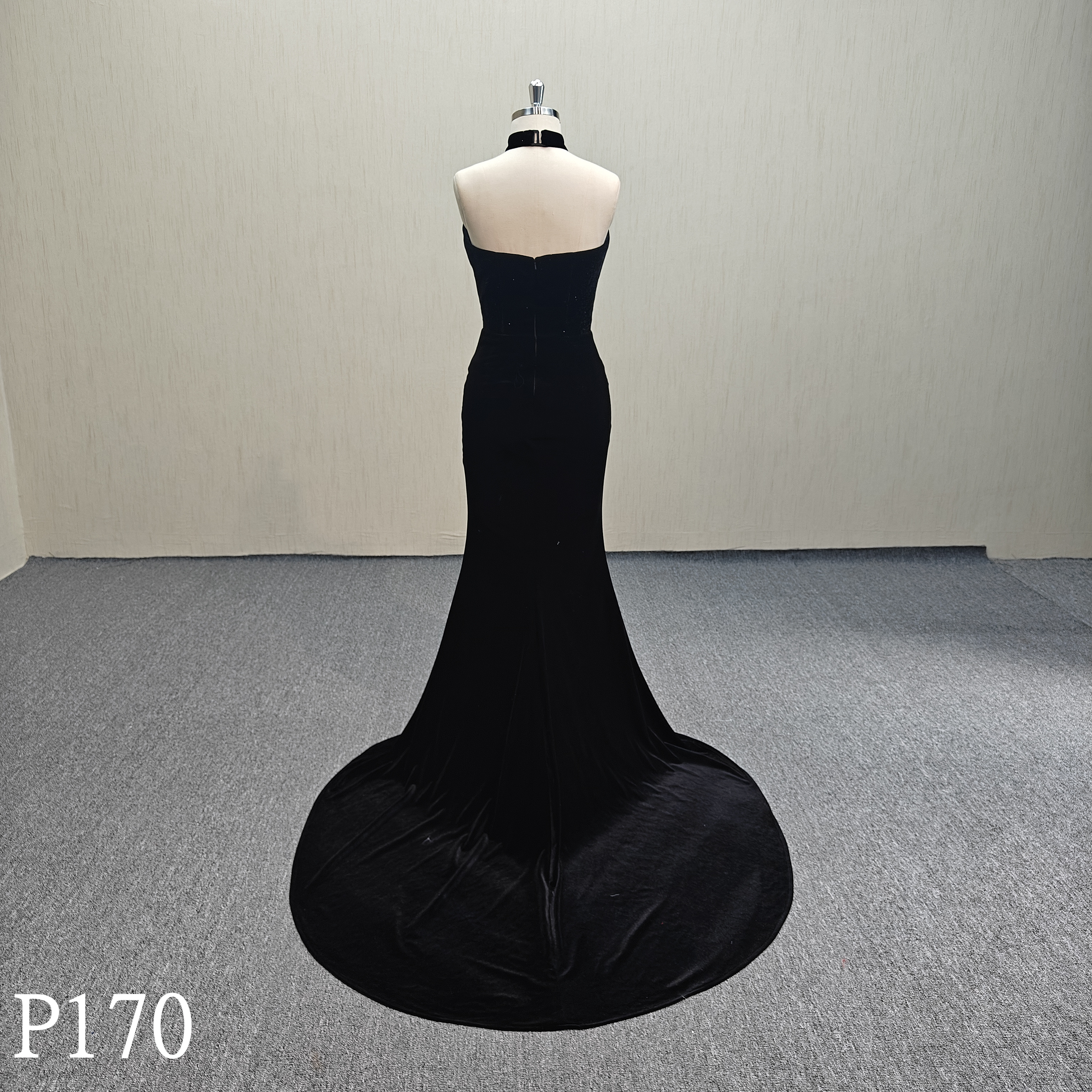 P170 Black sleeveless evening dress with neck hanging