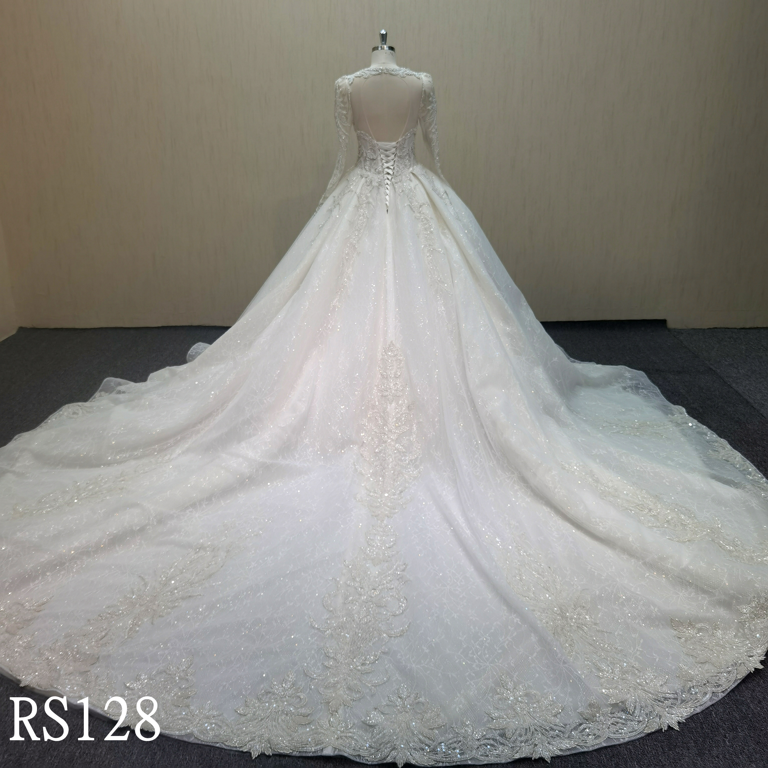 RS128 V-neck long-sleeved wedding dress