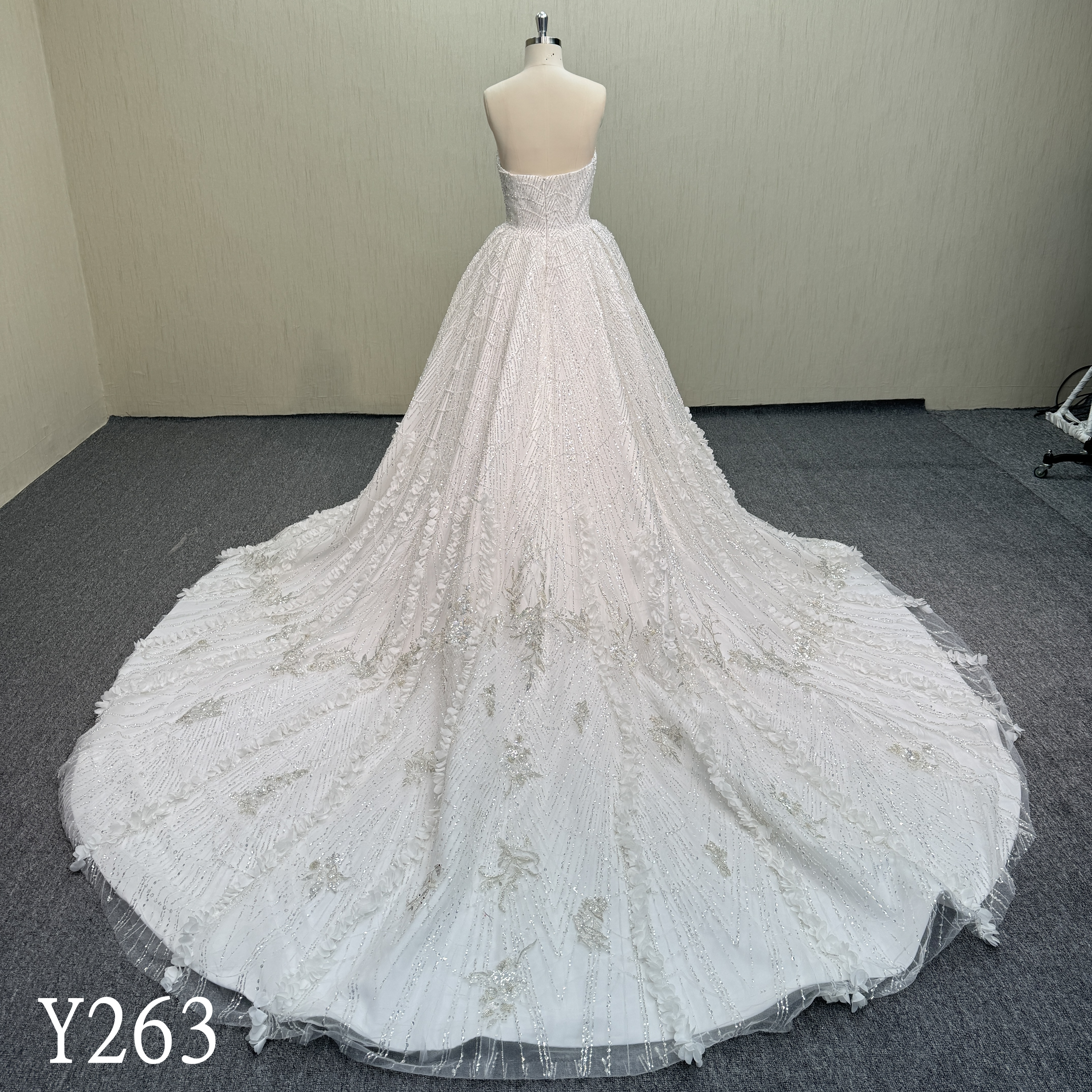 Y263 sleeveless beaded wedding dress