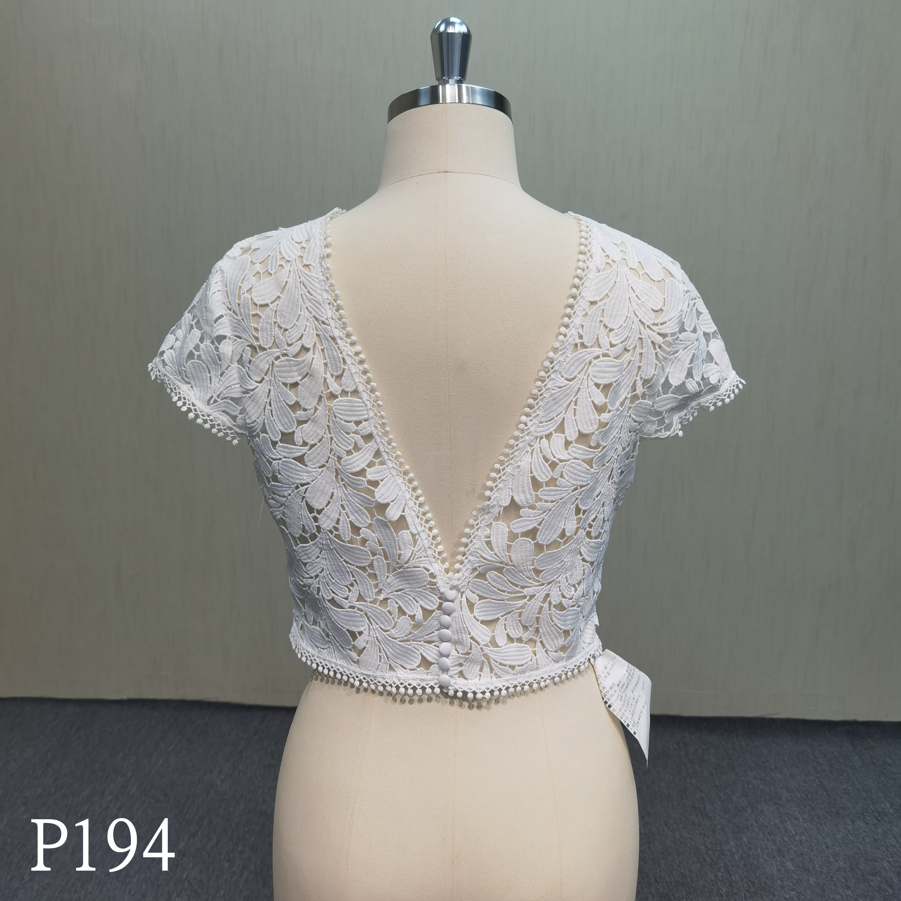 P194 Backless short-sleeved top
