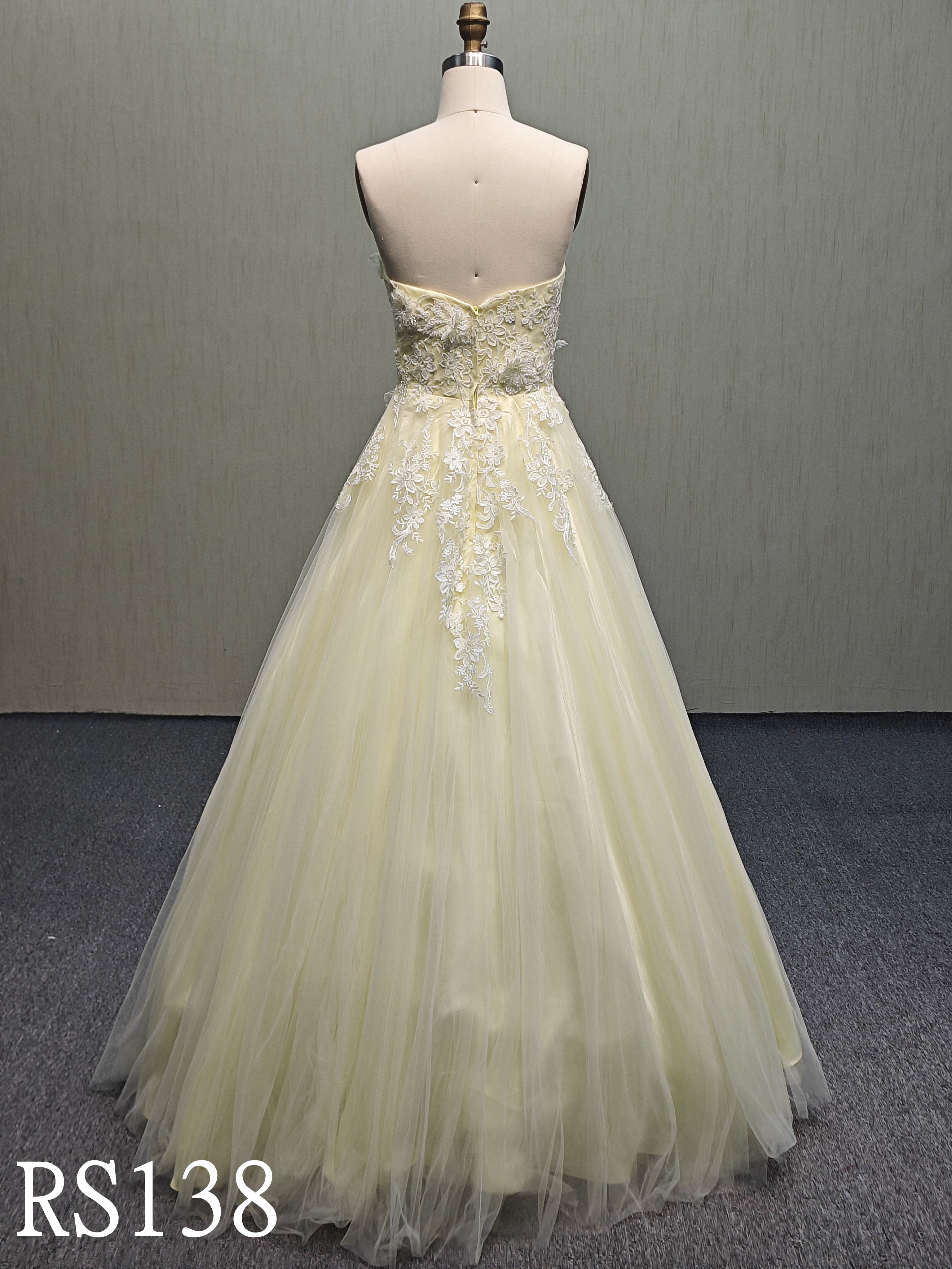 RS138 Yellow sweetheart neckline sleeveless wedding dress