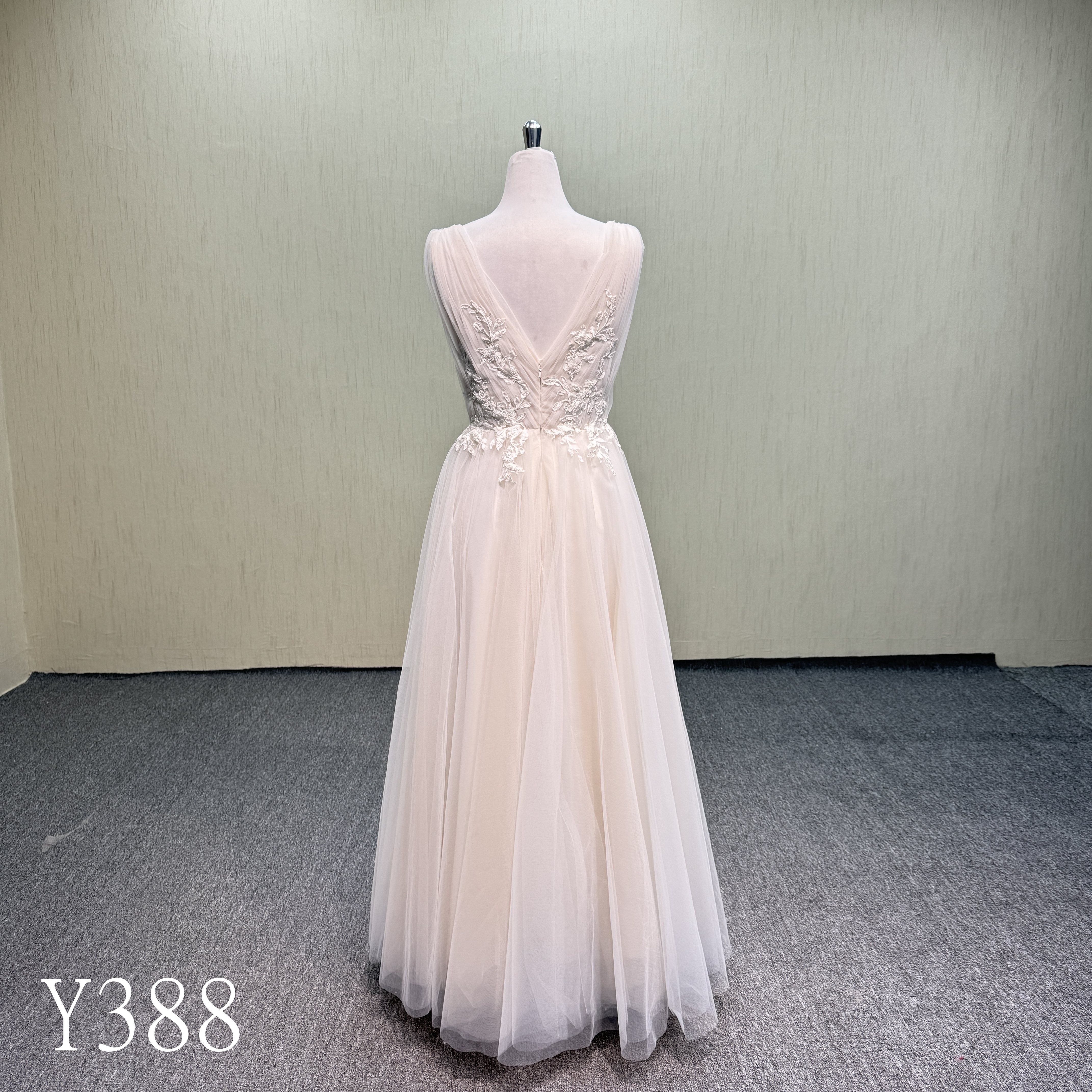 Y388 Elegant Deep V-Neck Tulle Wedding Dress