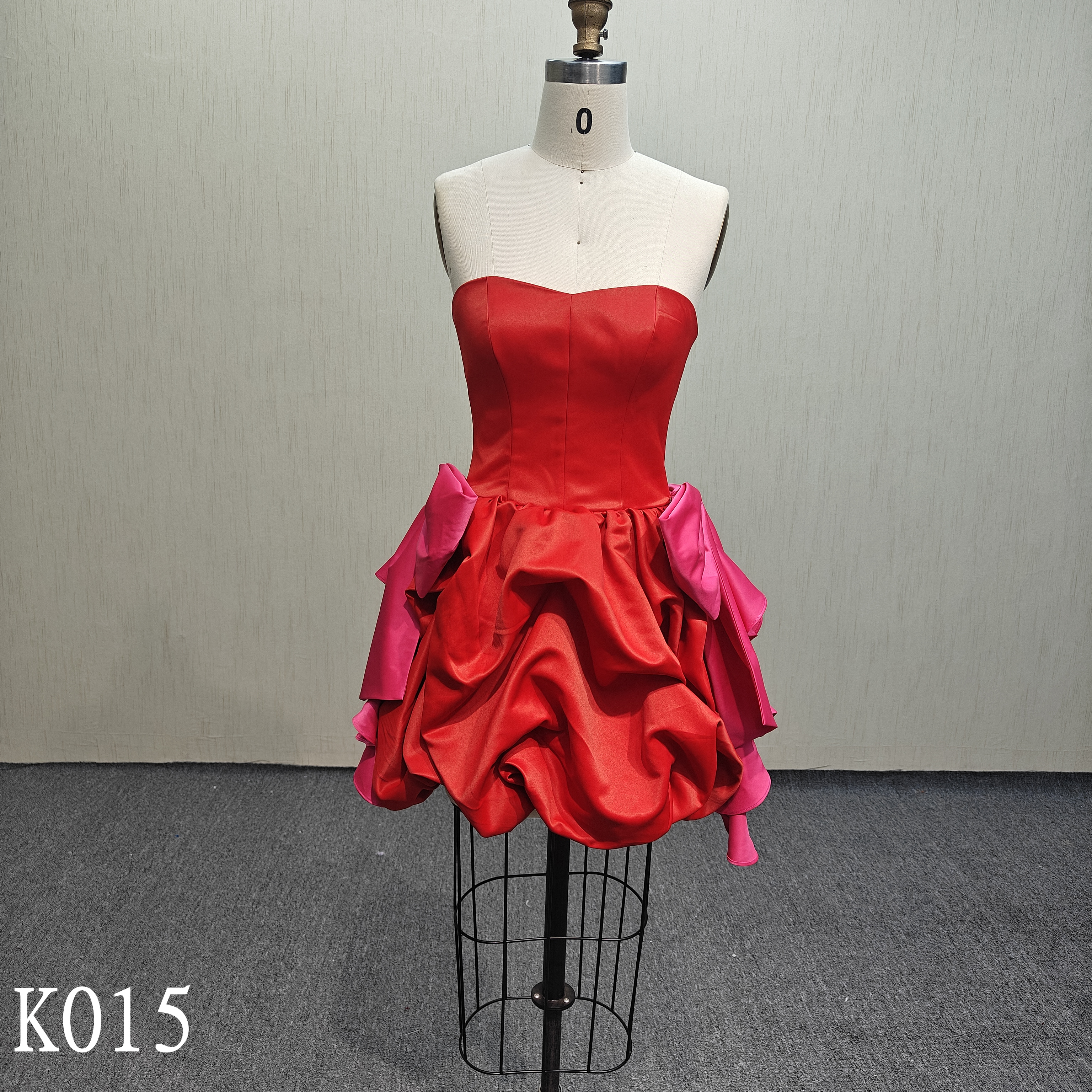 K015 A red, bright sweetheart neckline evening dress with lace up
