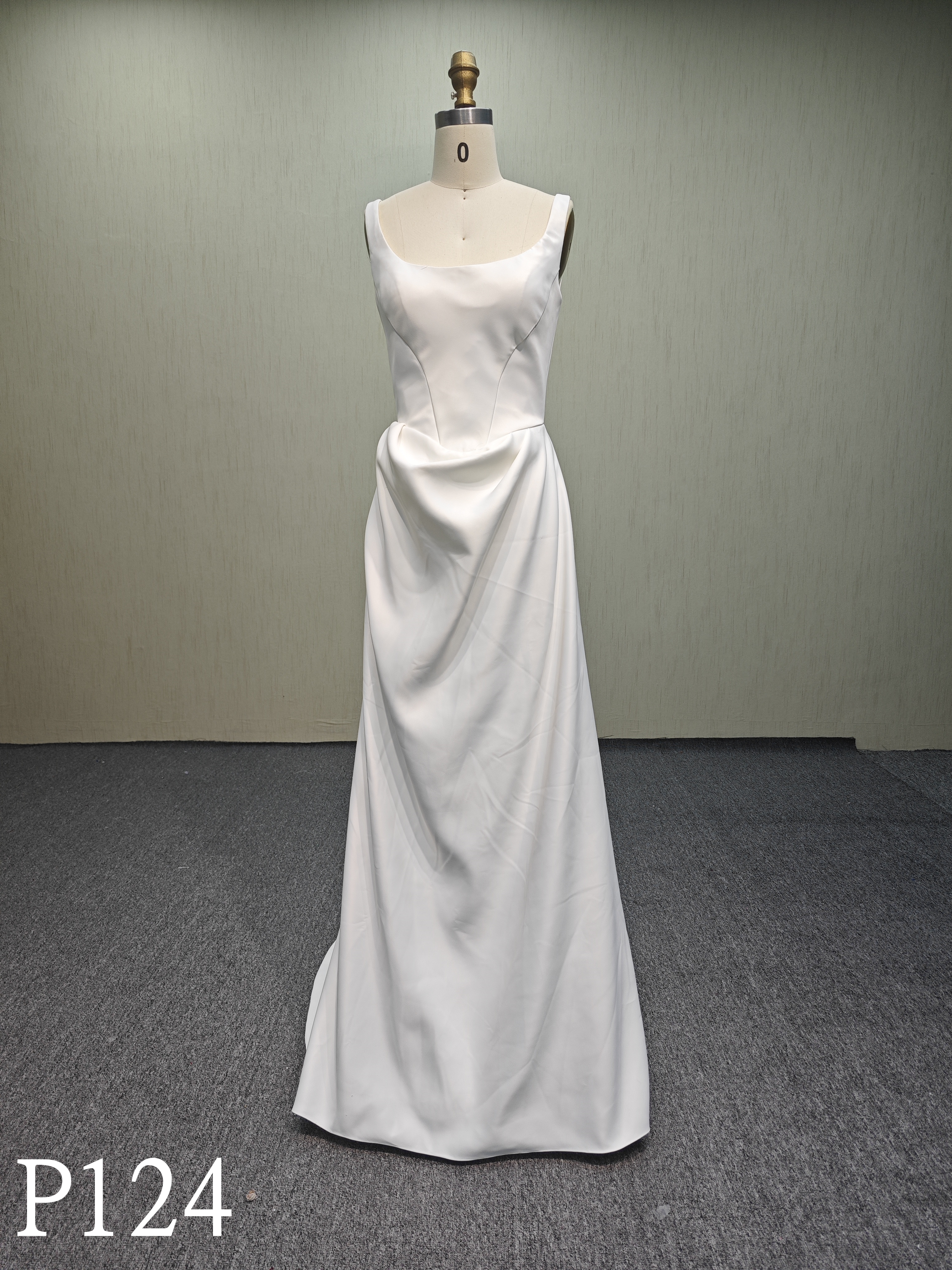 P124 An elegant square dress with a bow on the back