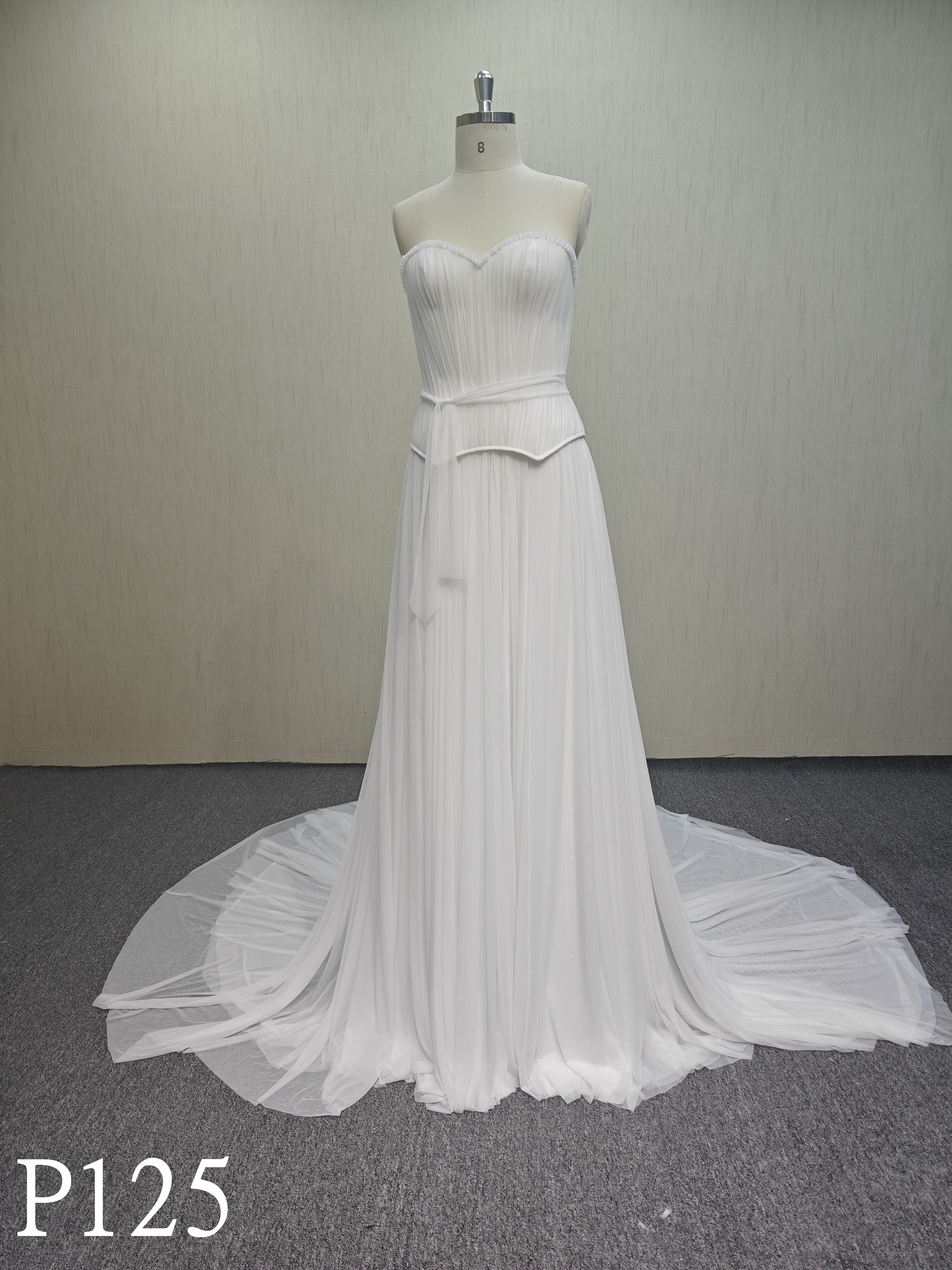 P125 An ivory sweetheart neckline wedding dress with lace up back