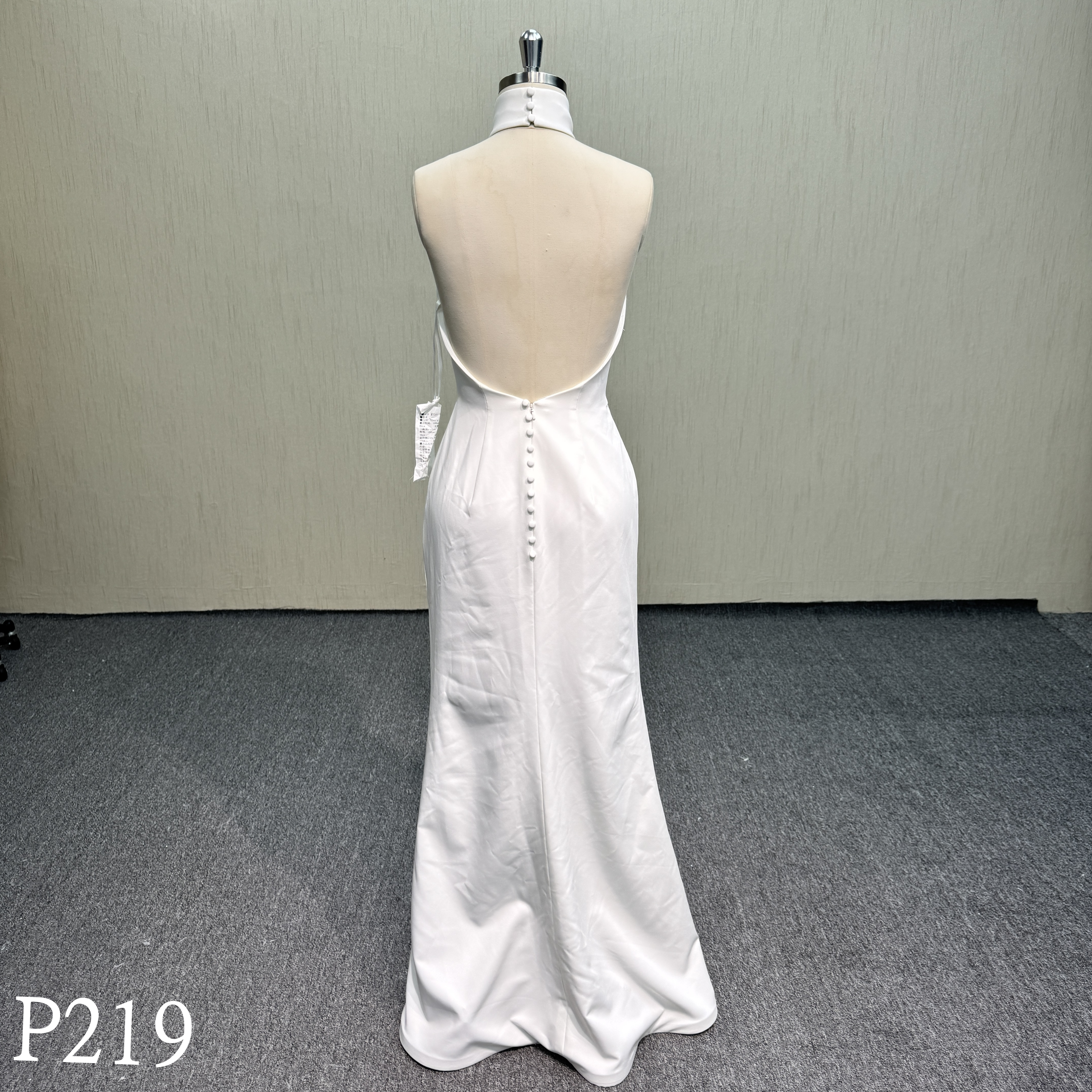 P219 White backless evening dress