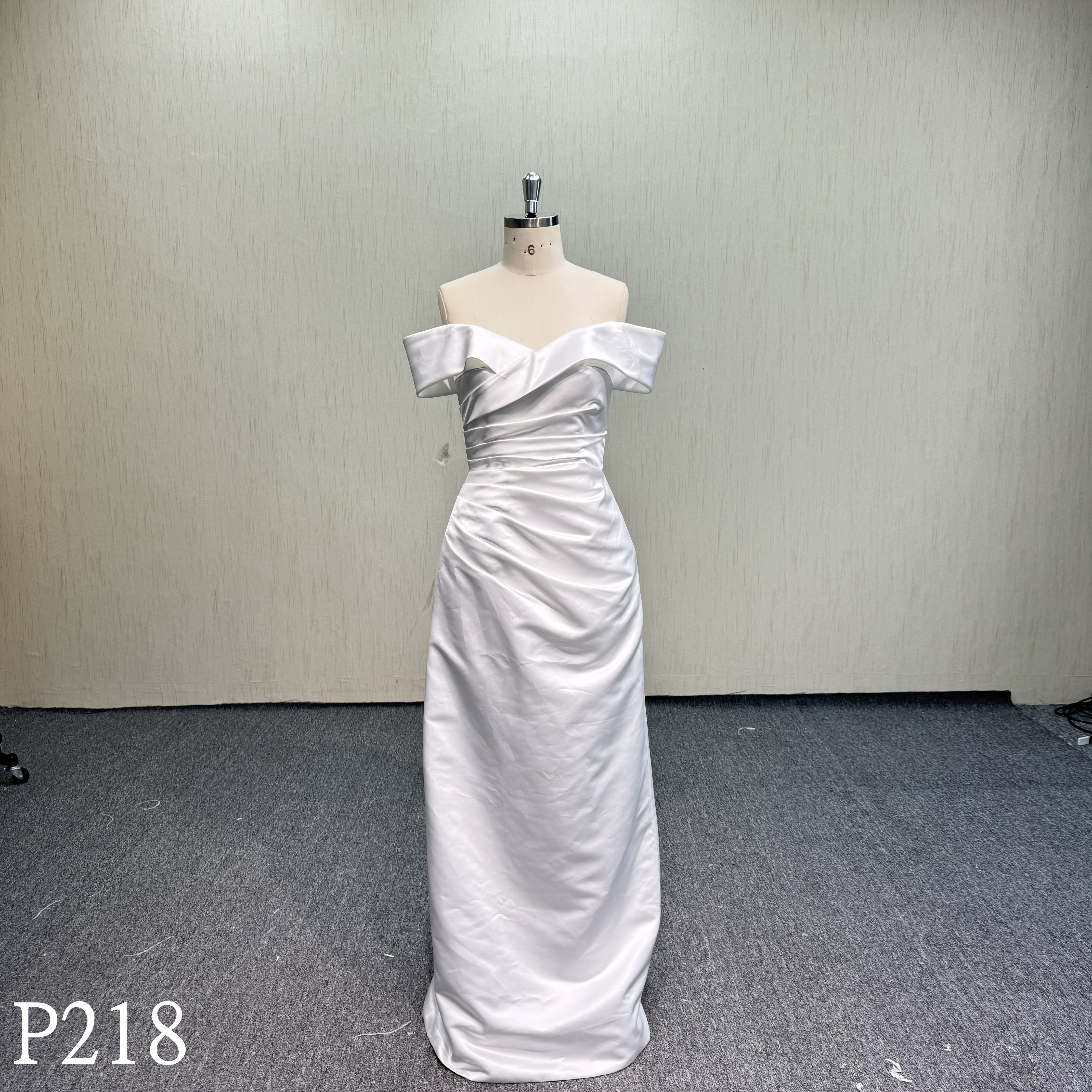 P218 Long Dress with Off-Shoulder temperament