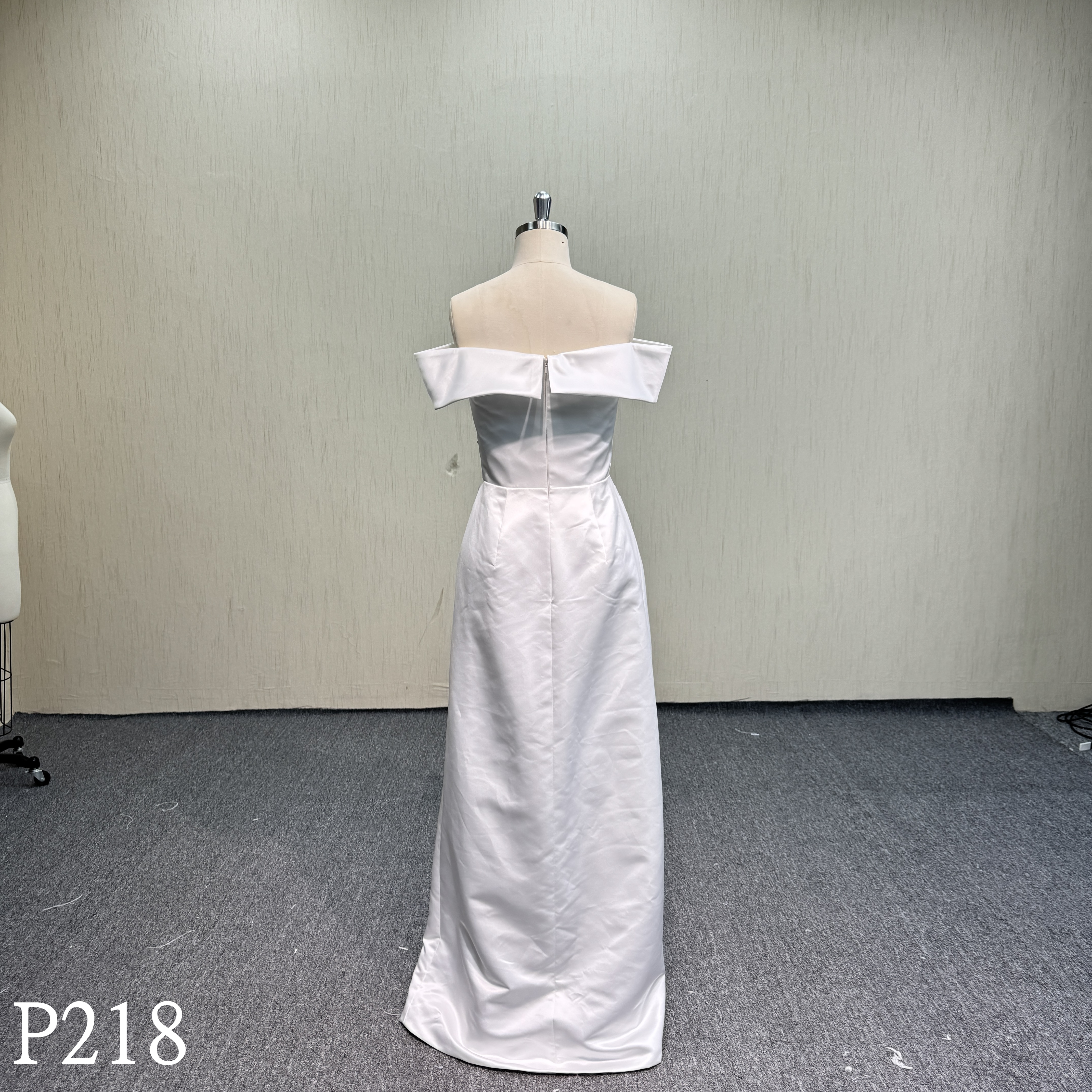 P218 Long Dress with Off-Shoulder temperament