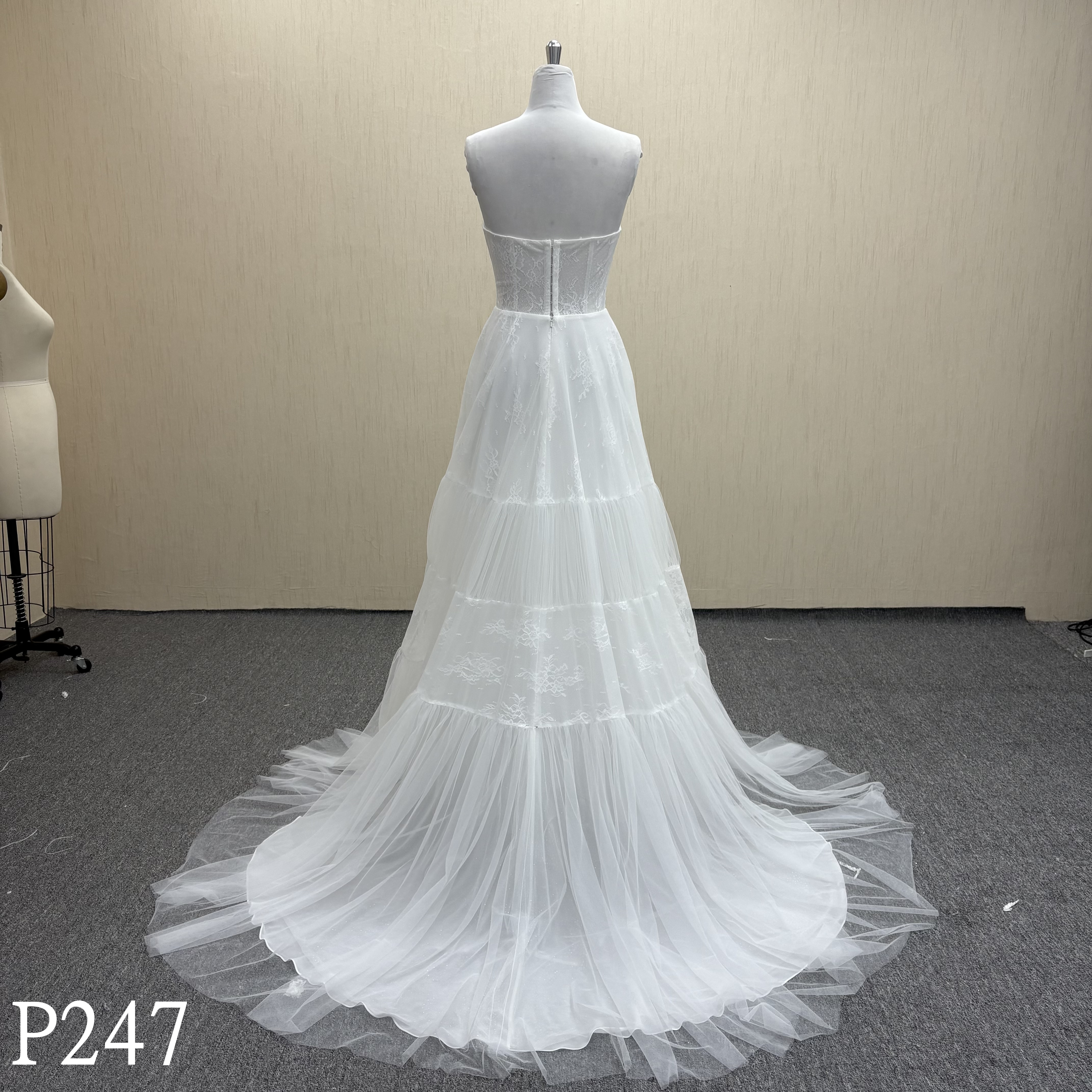P247 Pretty Semi-sweetheart Wedding Dress