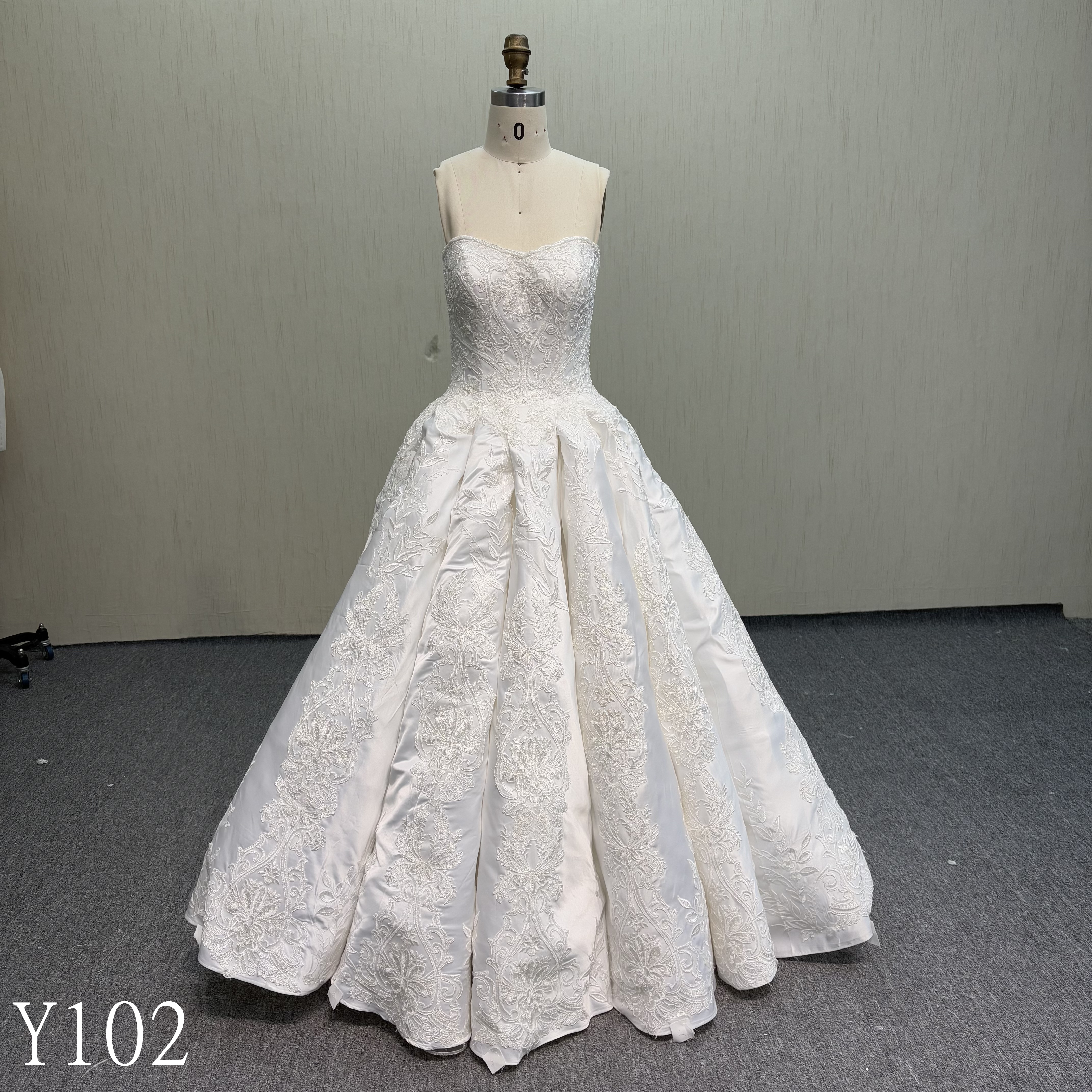 Y102 Sweetheart Embroidered Wedding Dress