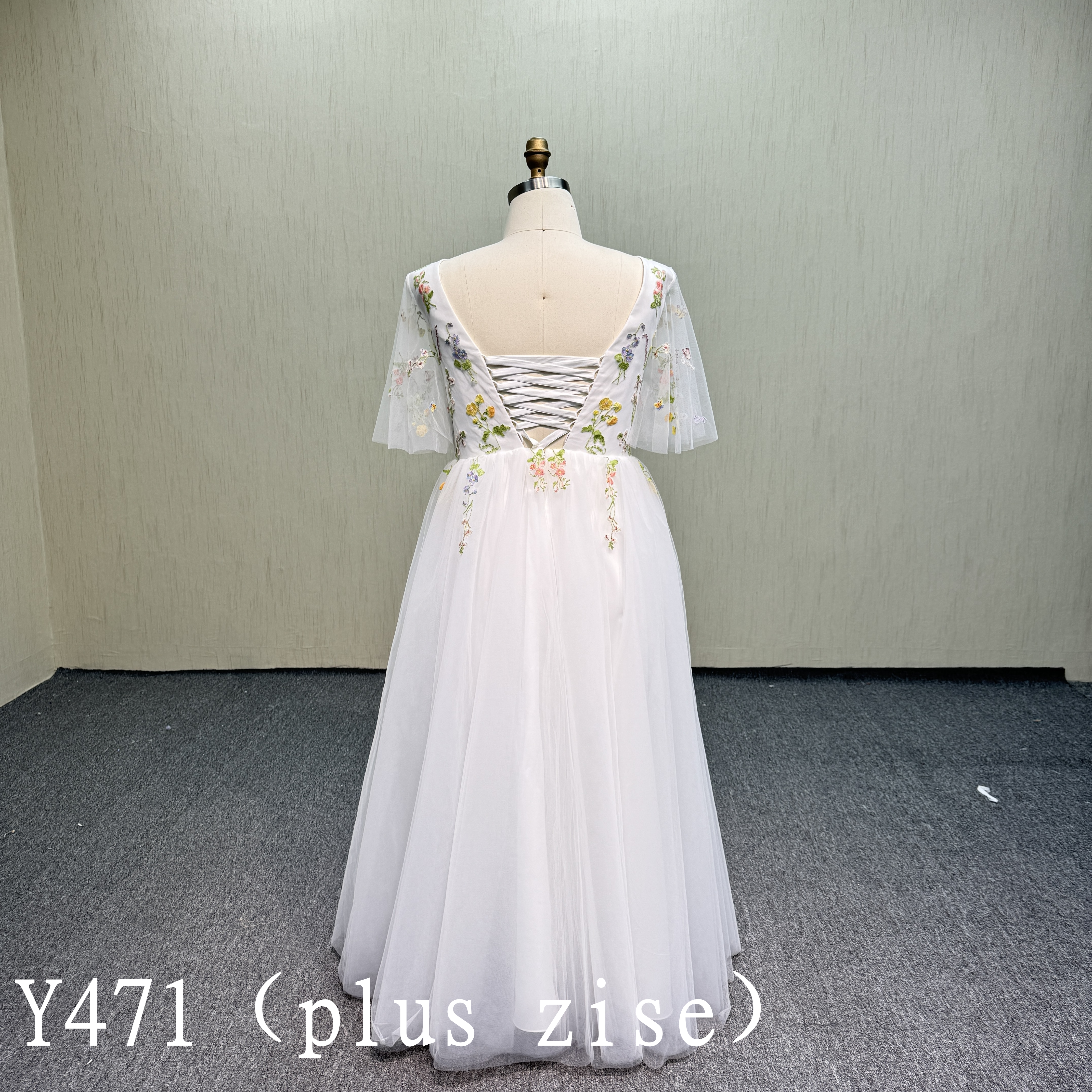 Y471 A Weeding Dress Embroidery with Flowers