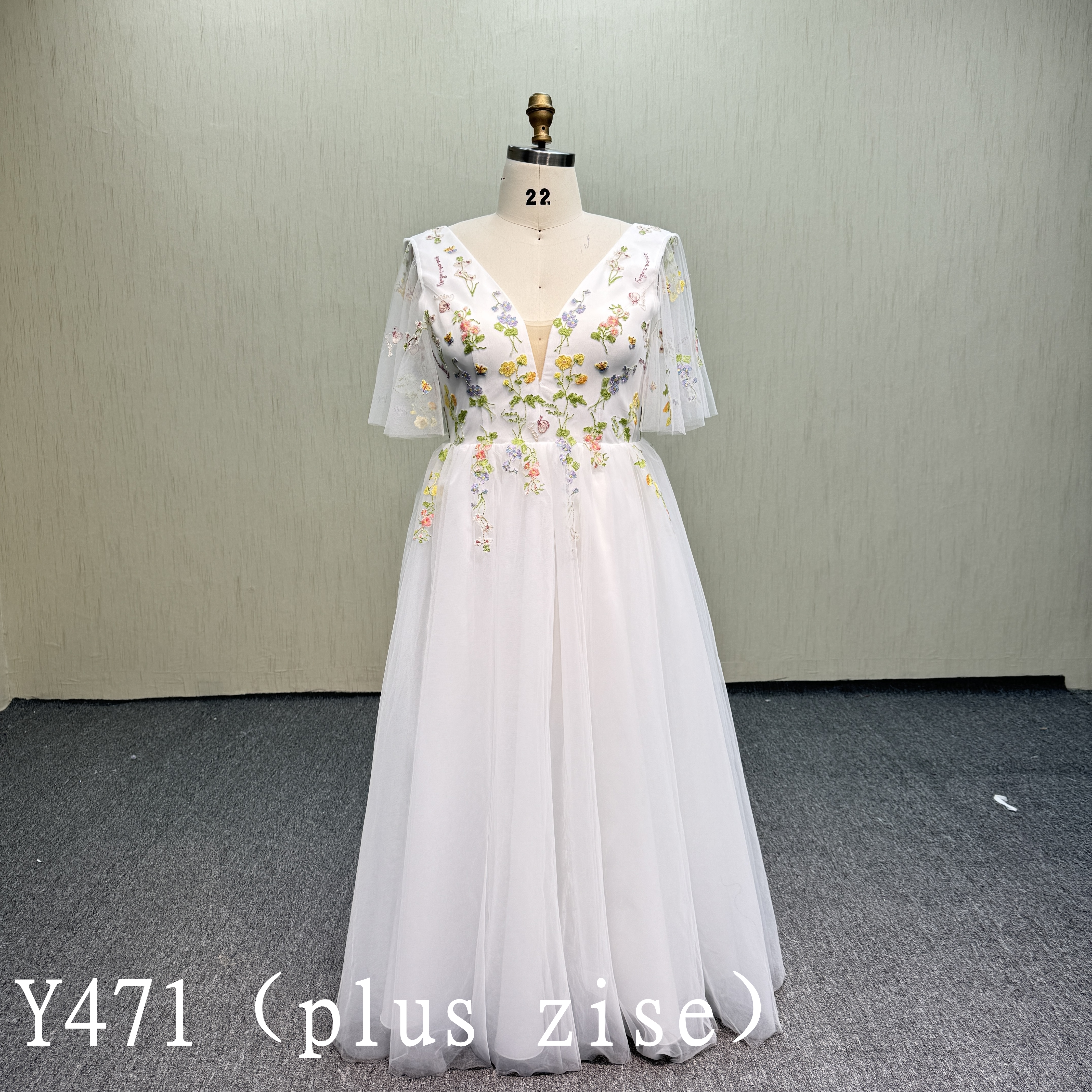 Y471 A Weeding Dress Embroidery with Flowers