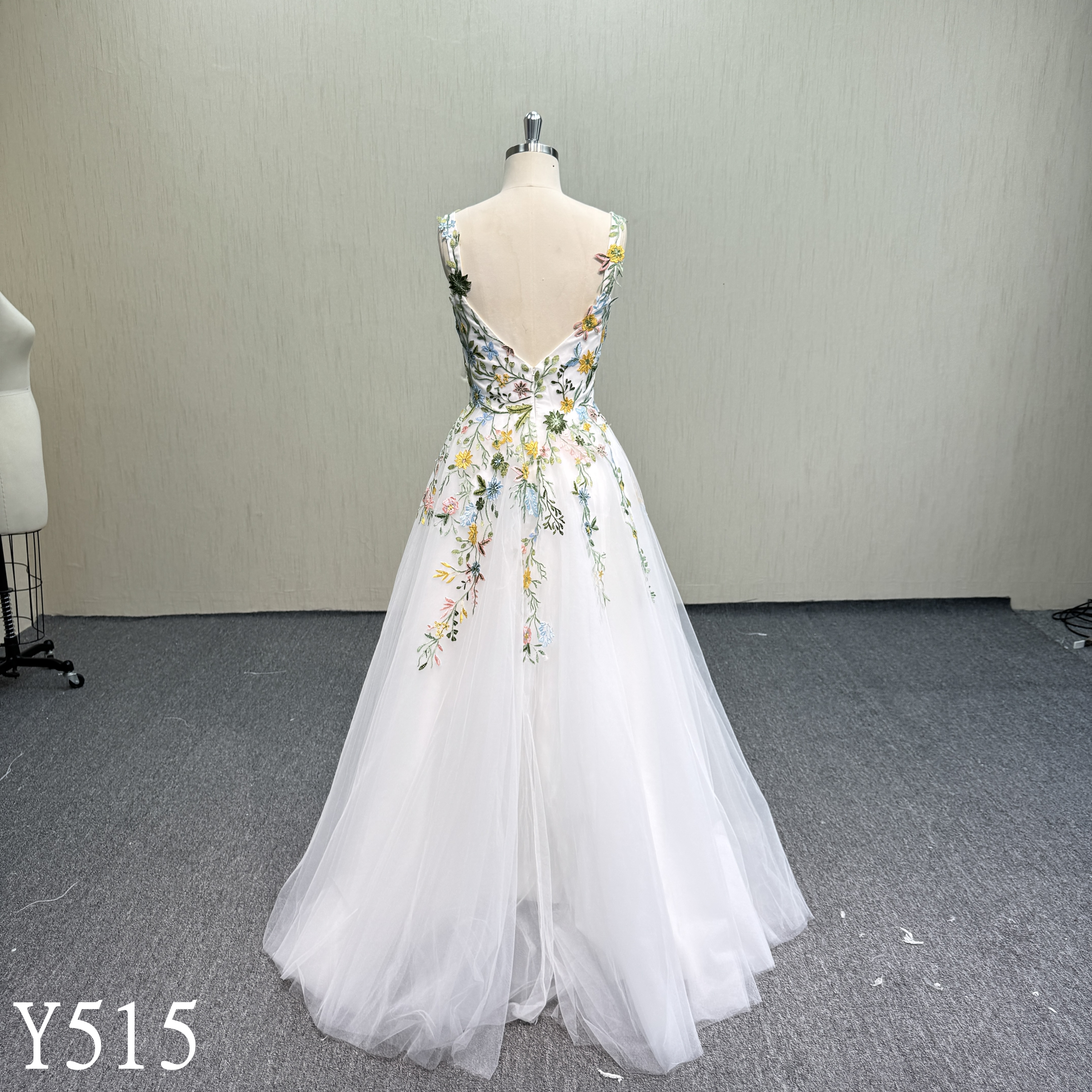 Y515 A Wedding Dress with a Bright Spring Atmosphere