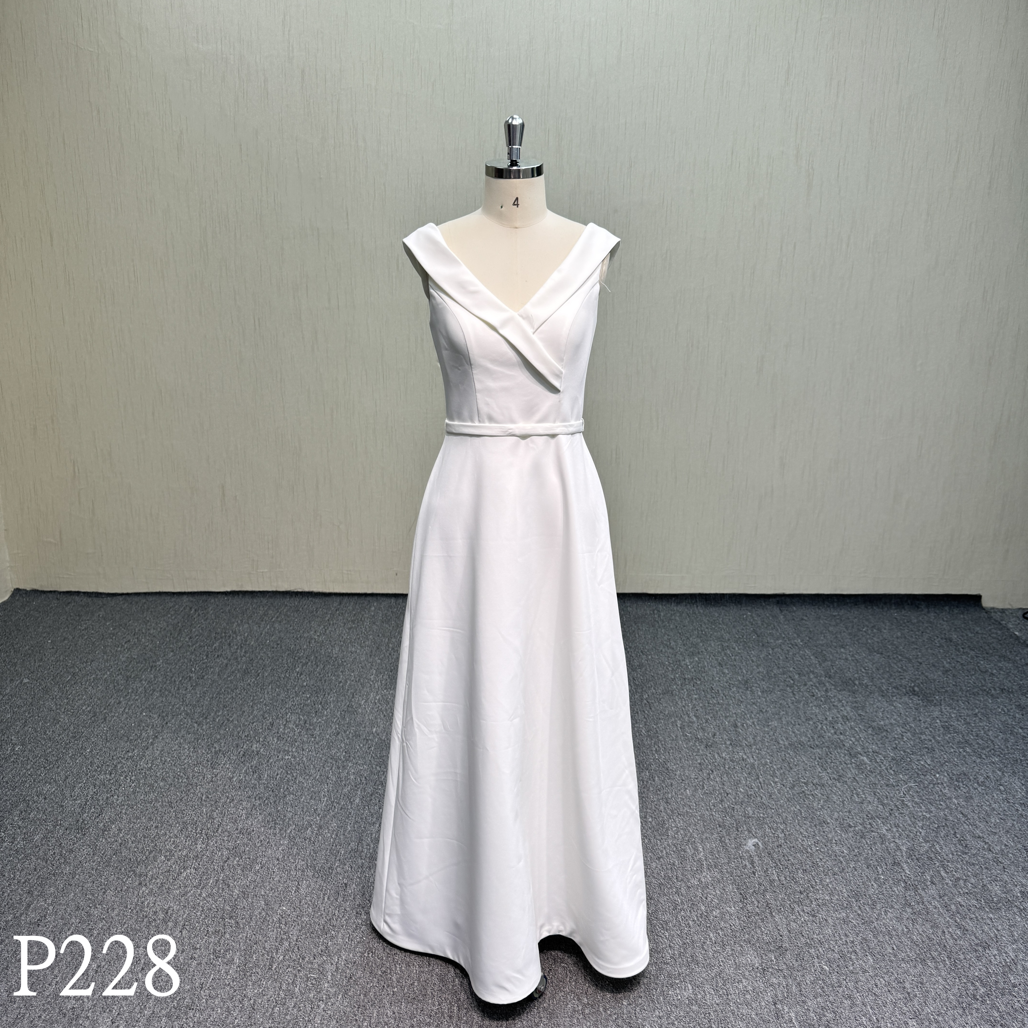 P228 V-neck Wedding Dress with belt