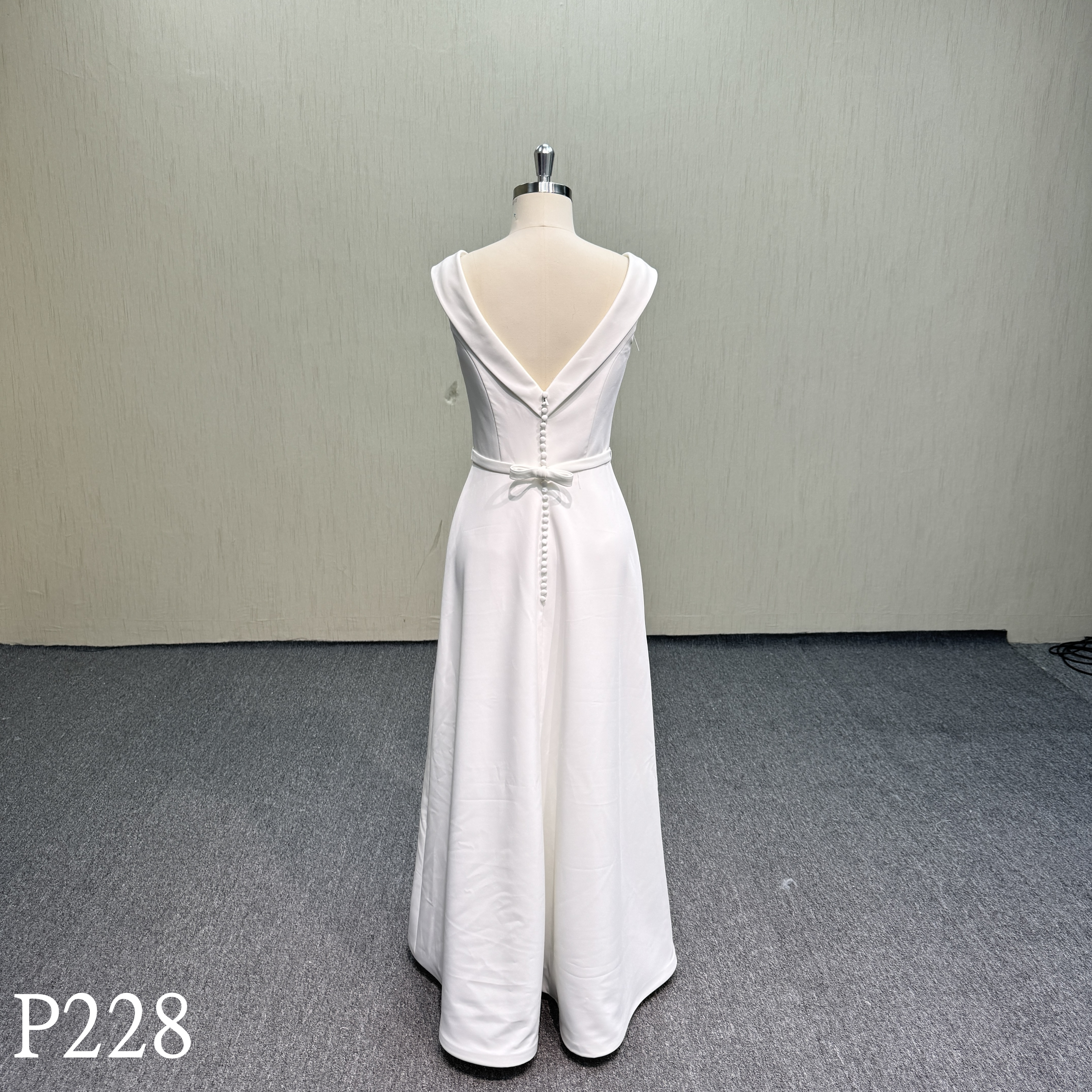 P228 V-neck Wedding Dress with belt