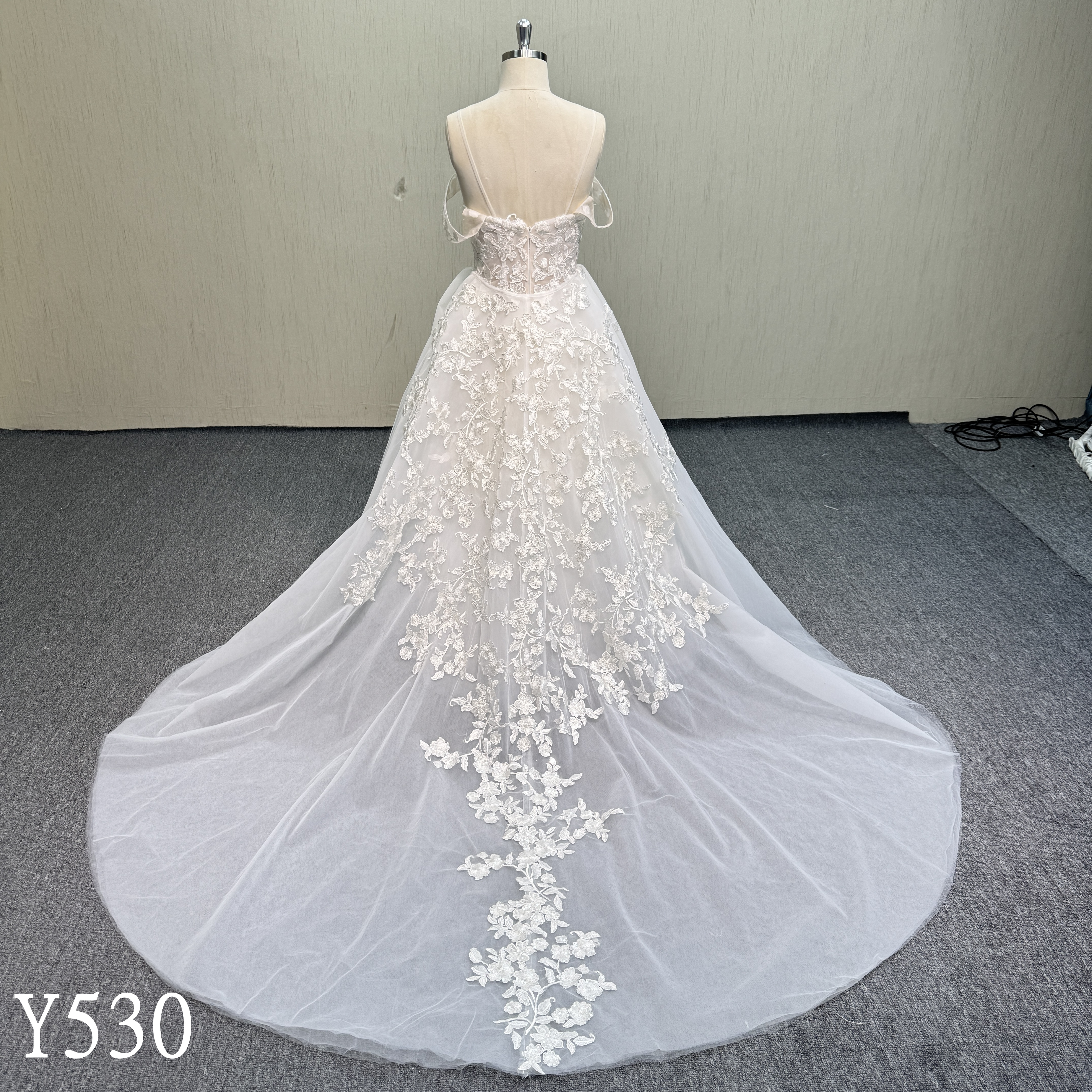 Y530 Spaghetti Strap Ball Gown Wedding Dress