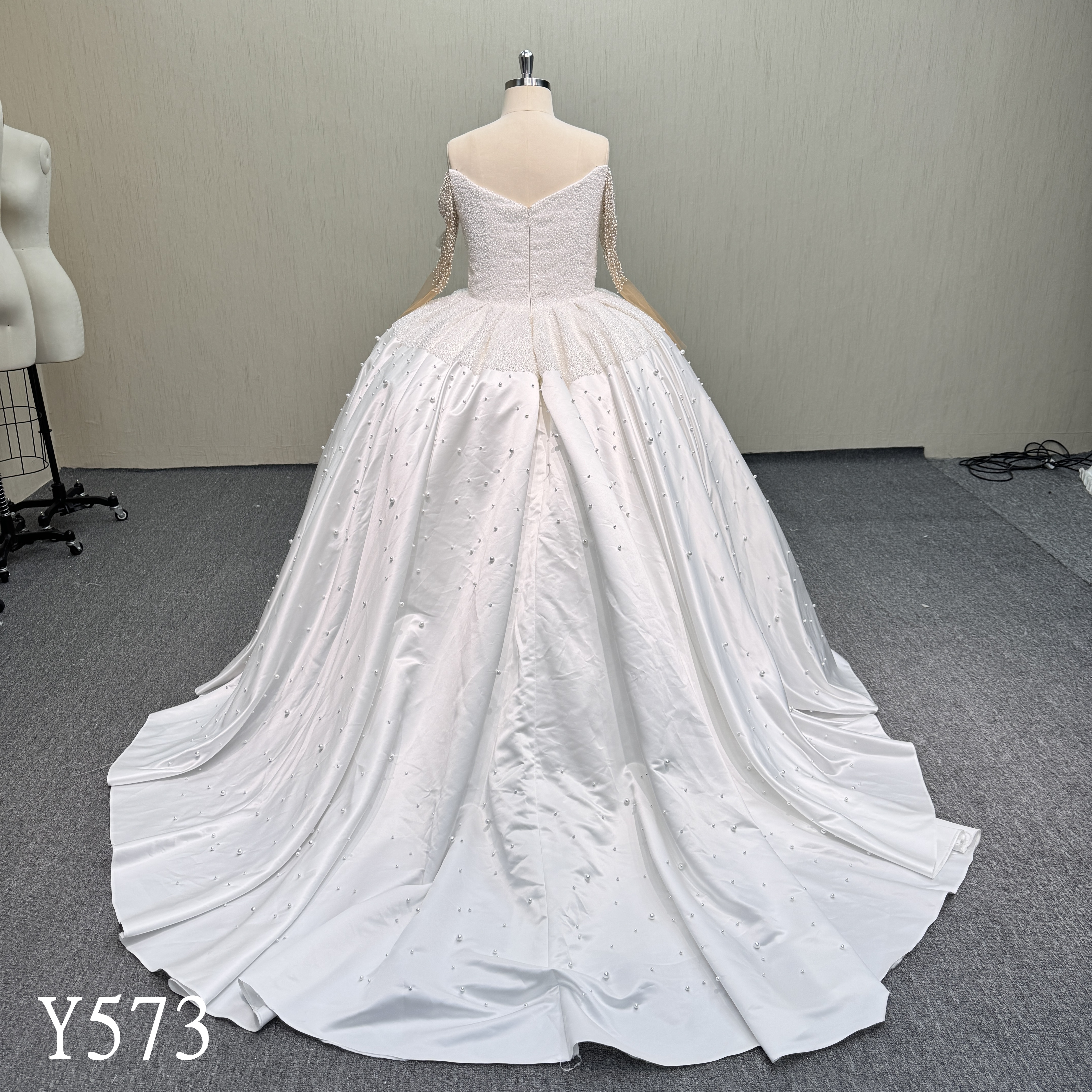 Y573  Ball Gown Wedding Dress with Beading Craft