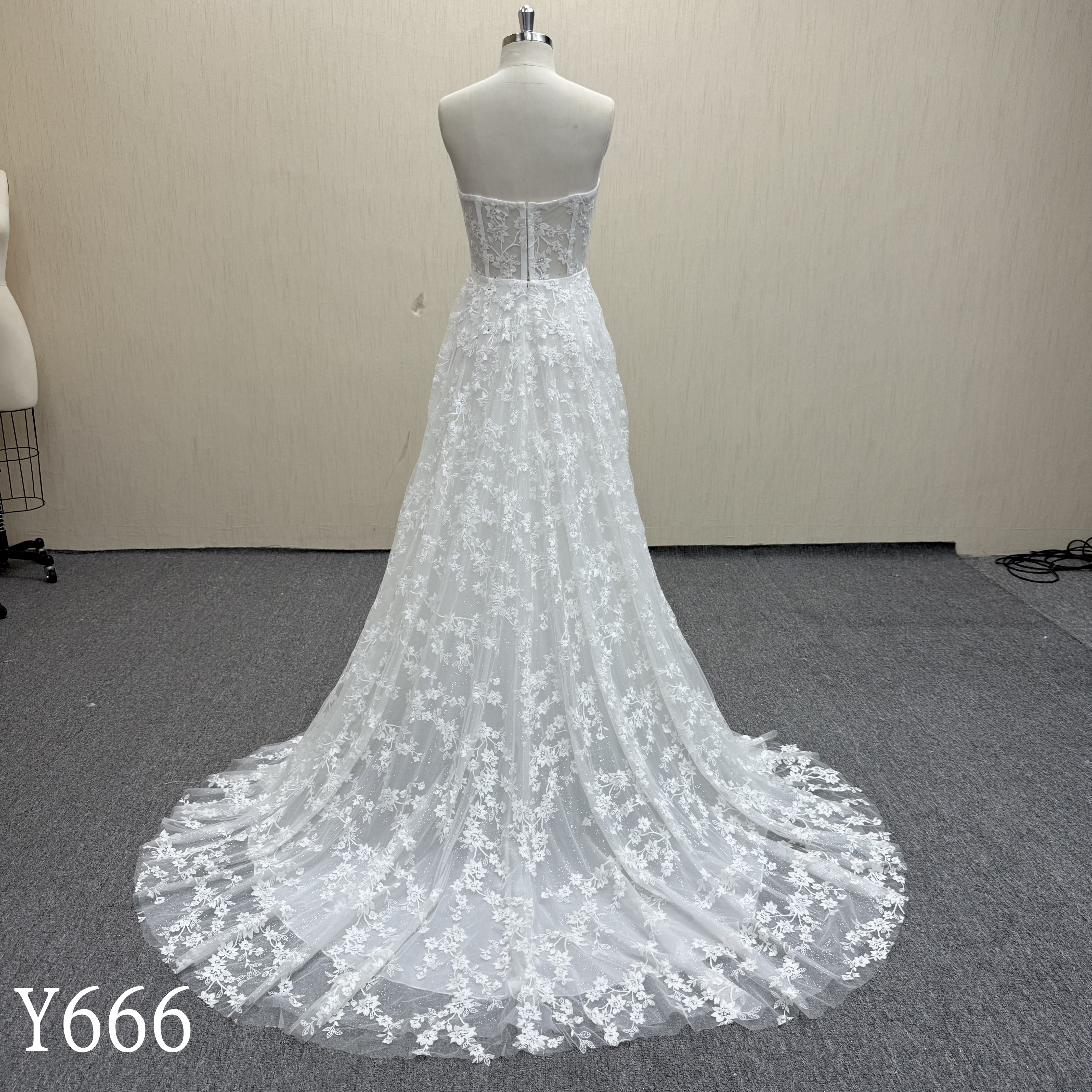 Y666 Beautiful and Eye-catching Wedding Dress