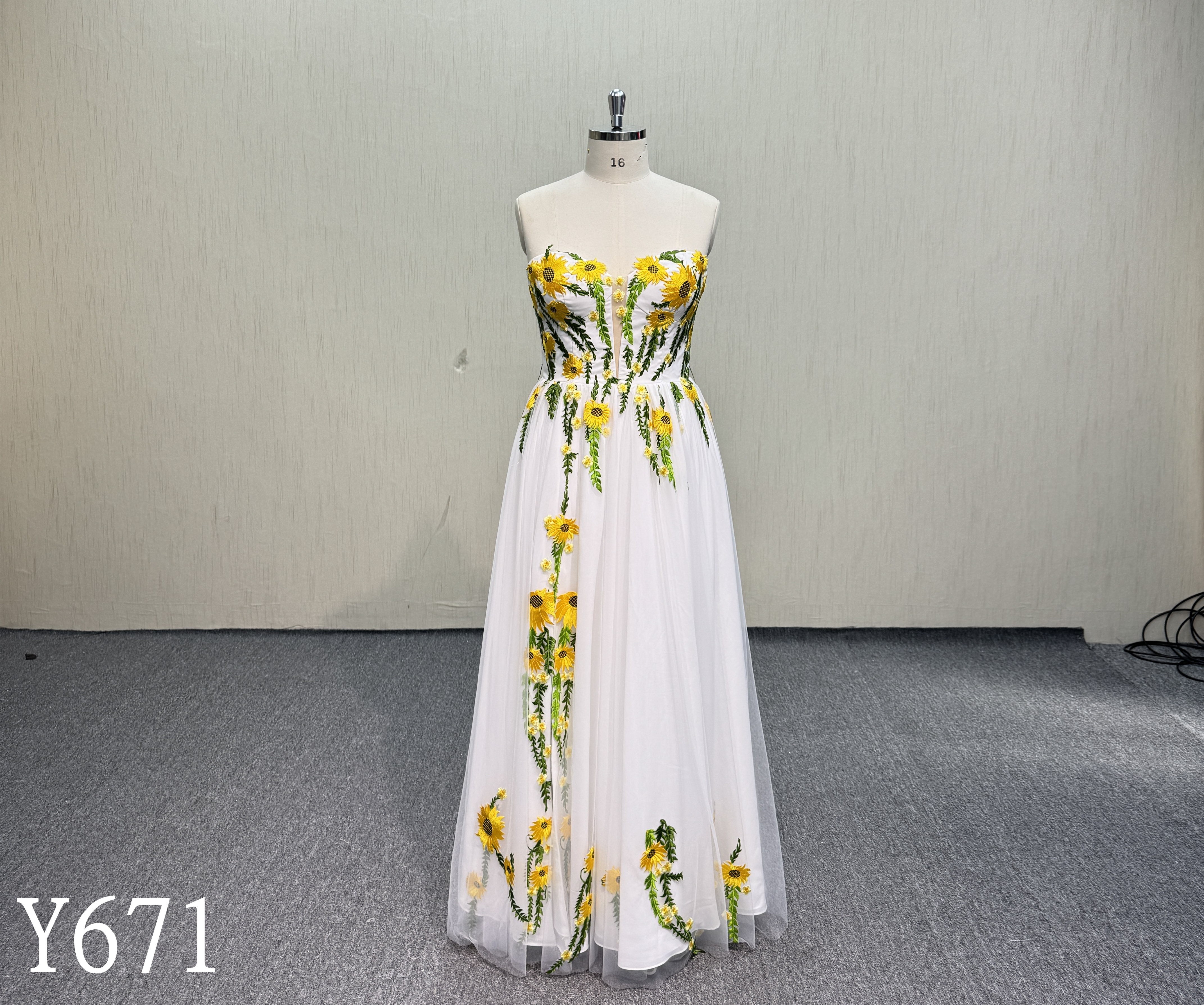 Y671 Colorful Sweetheart Wedding Dress