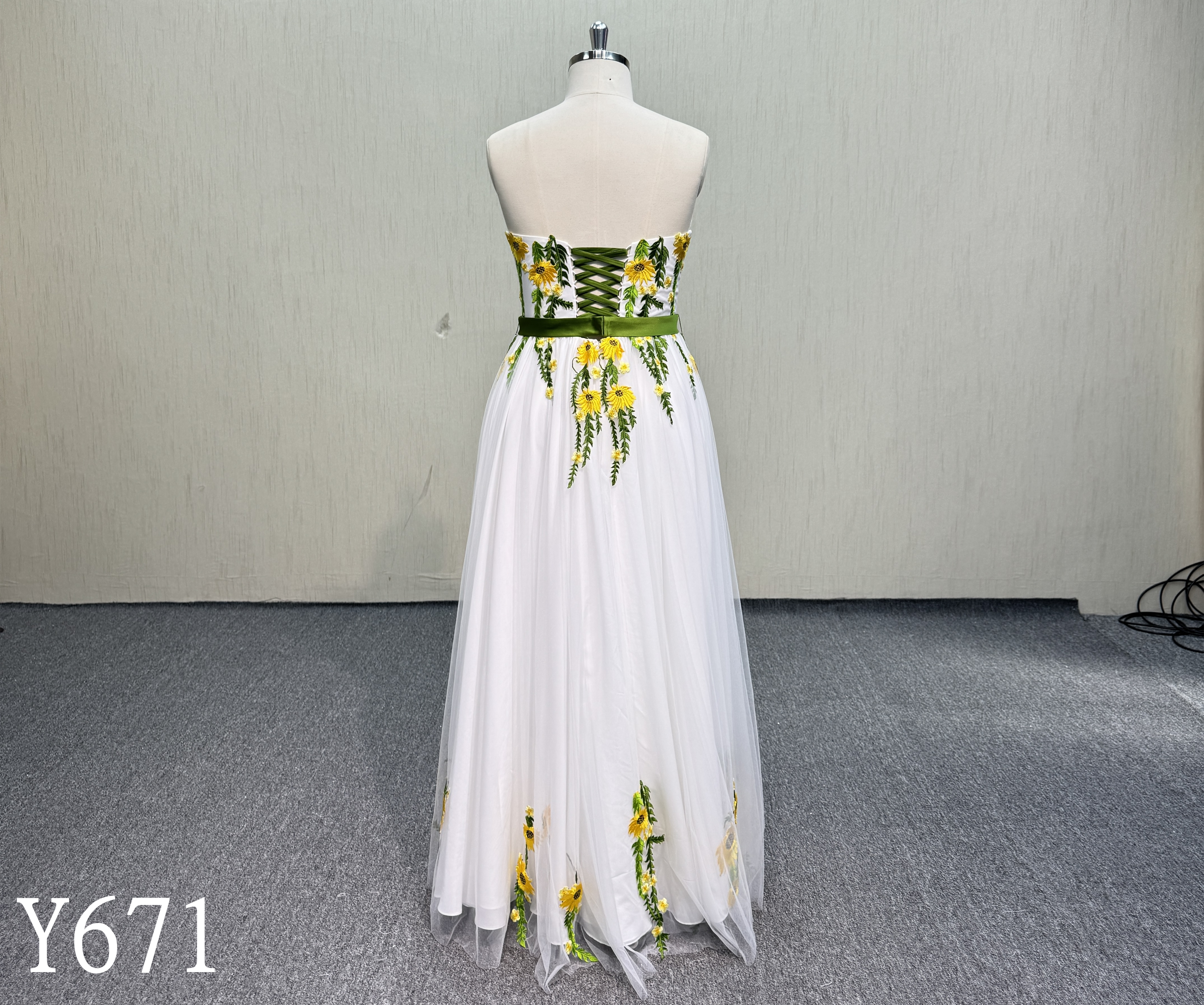 Y671 Colorful Sweetheart Wedding Dress