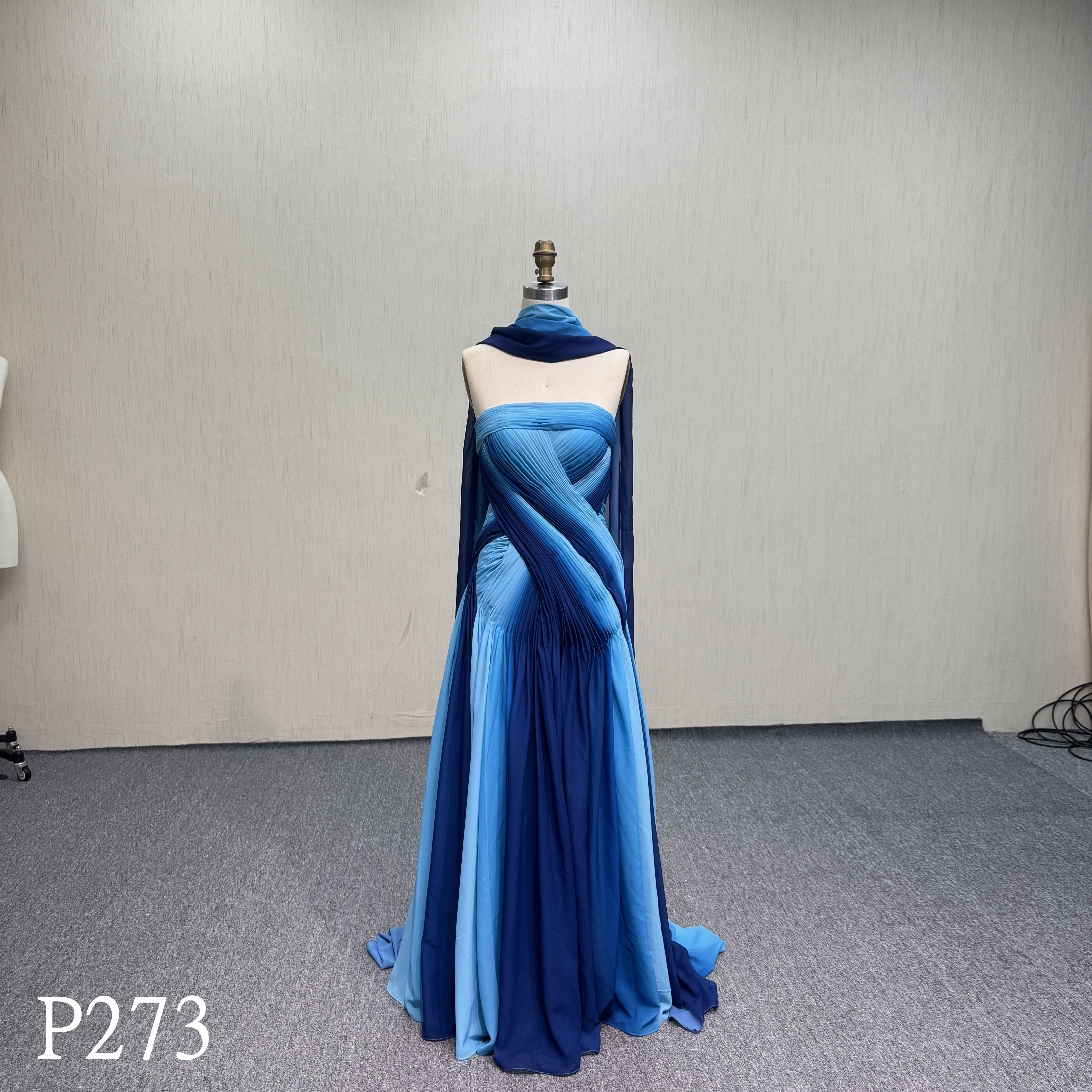 P273 Oil Painting Blue Evening Dress