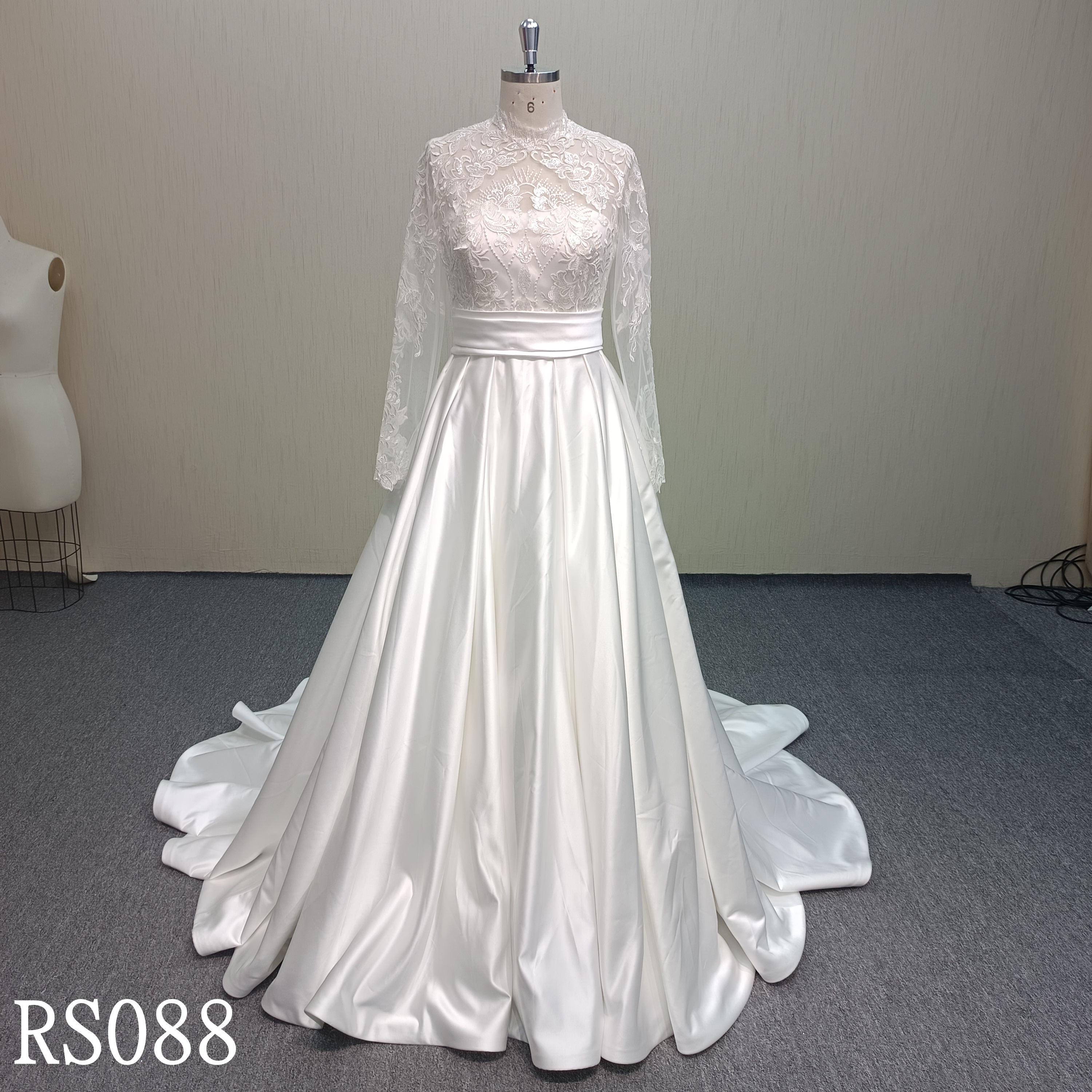 RS088 Ivory Wedding Dress with Lace