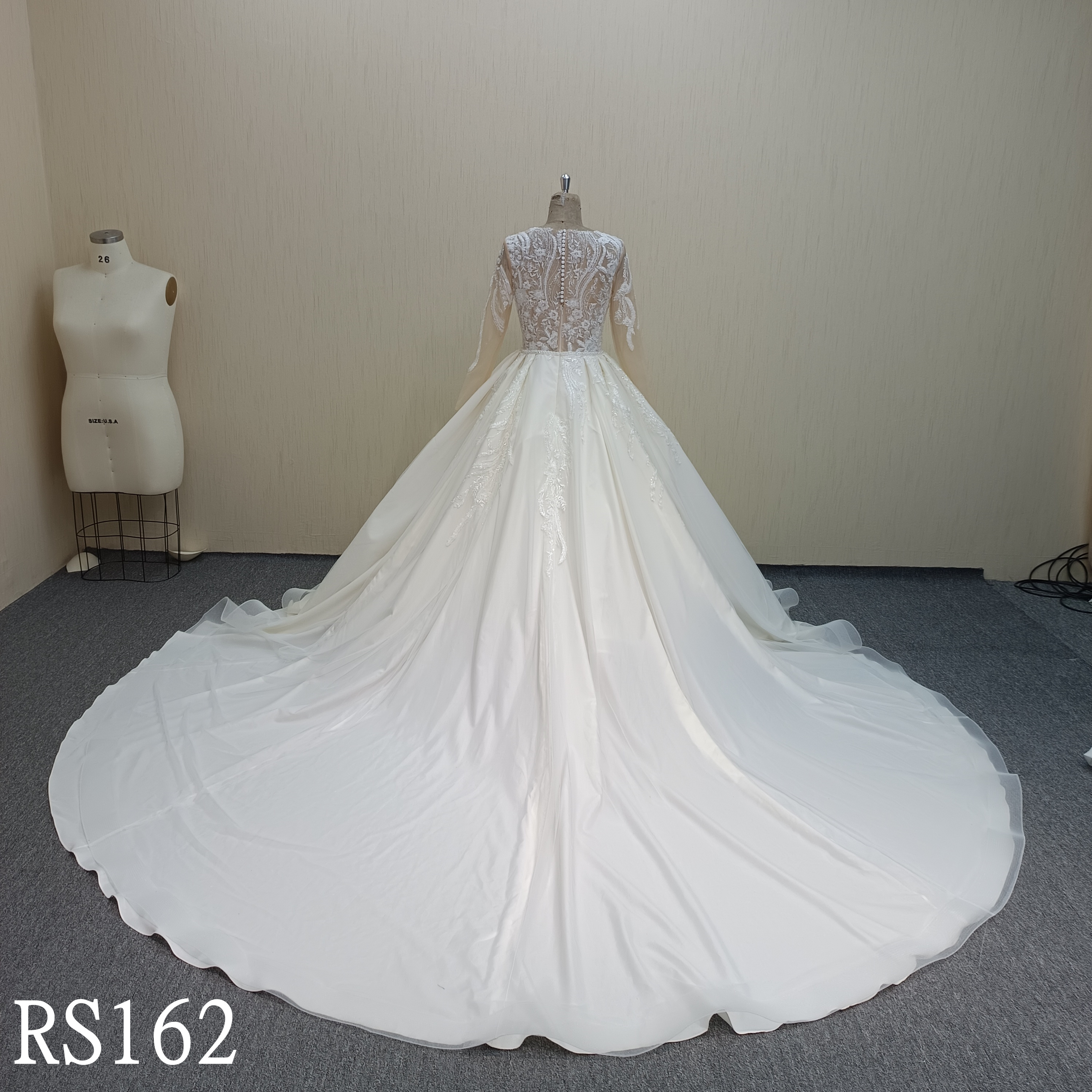 RS162 A Ball Gown Wedding Dress made in China