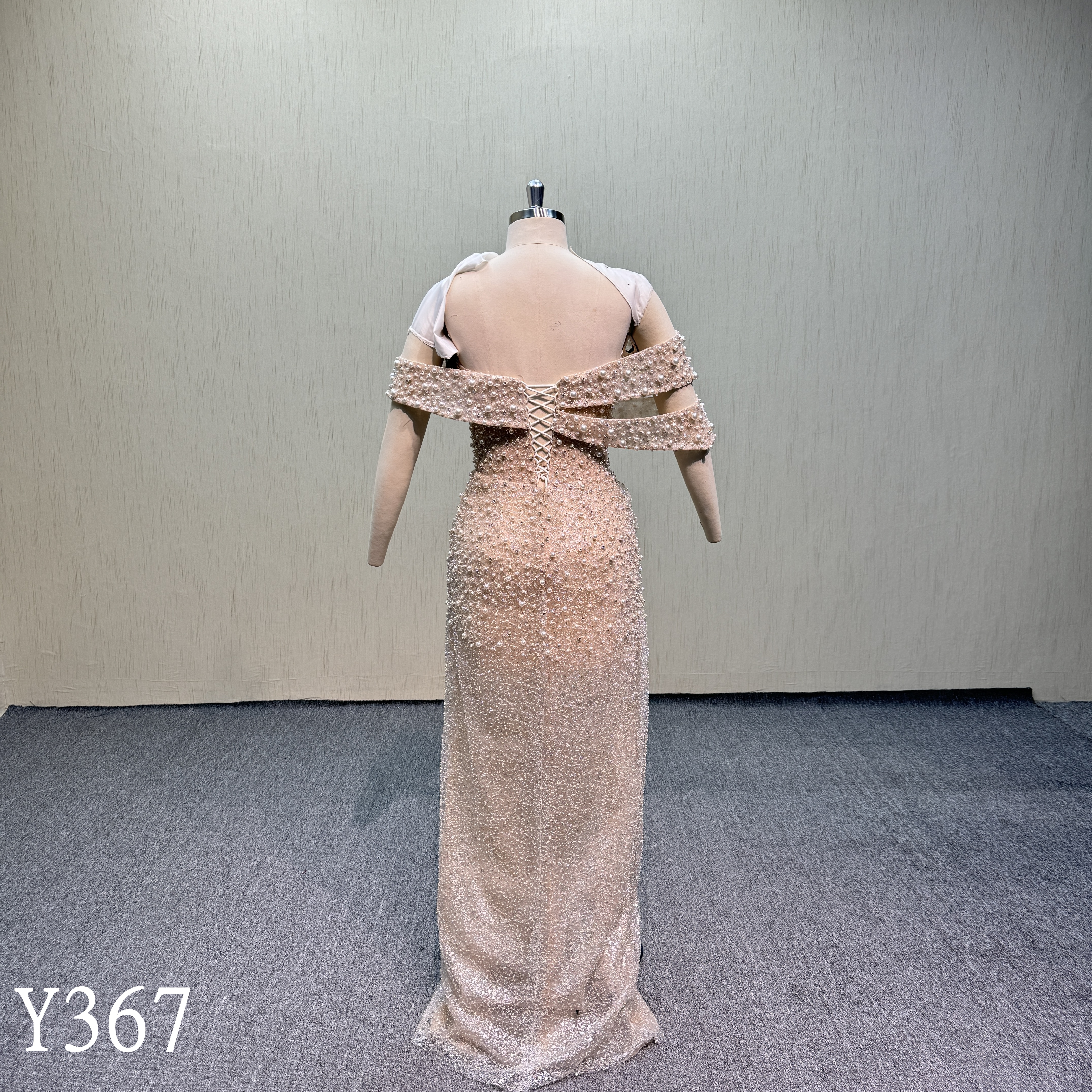 Y367 An unique designed dress