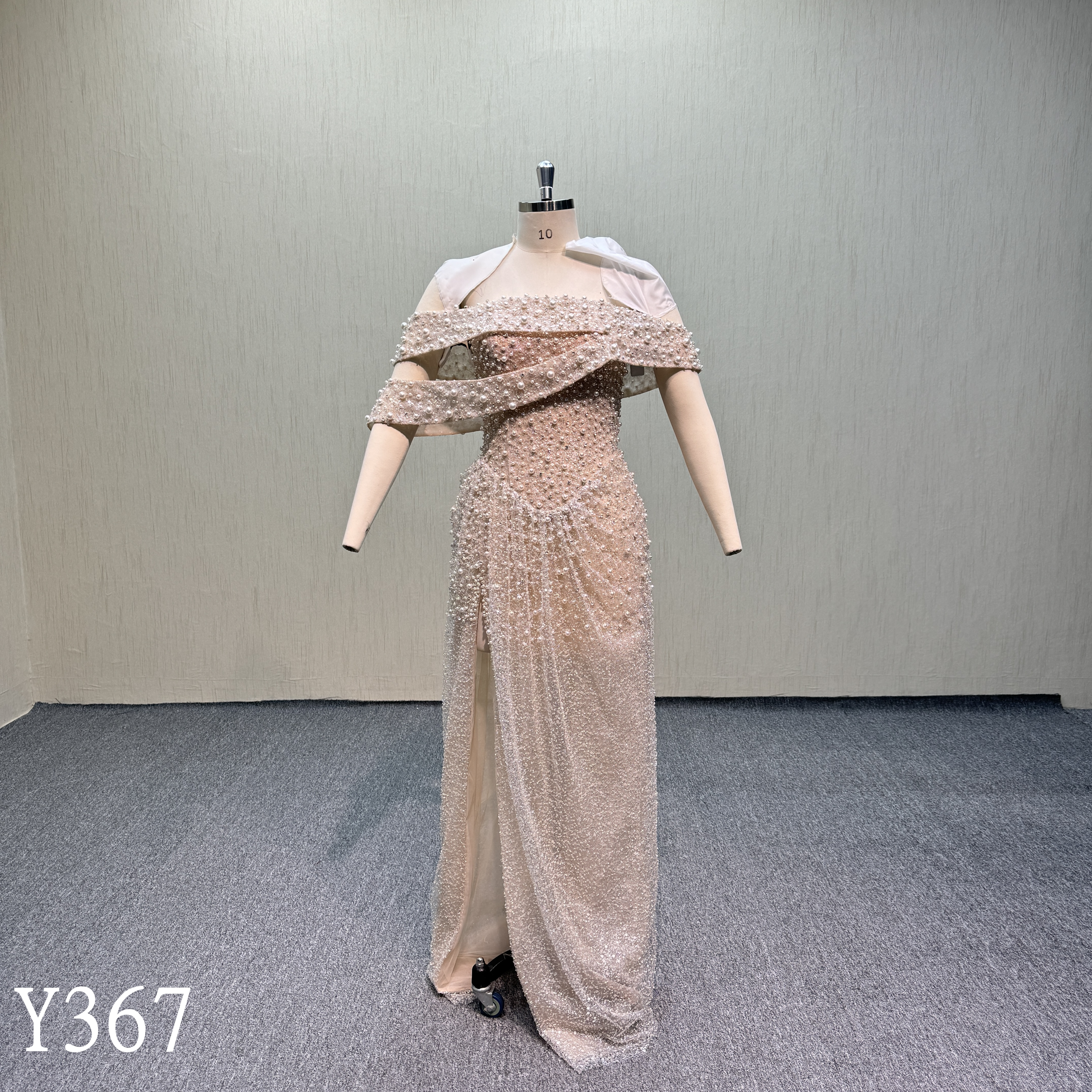 Y367 An unique designed dress