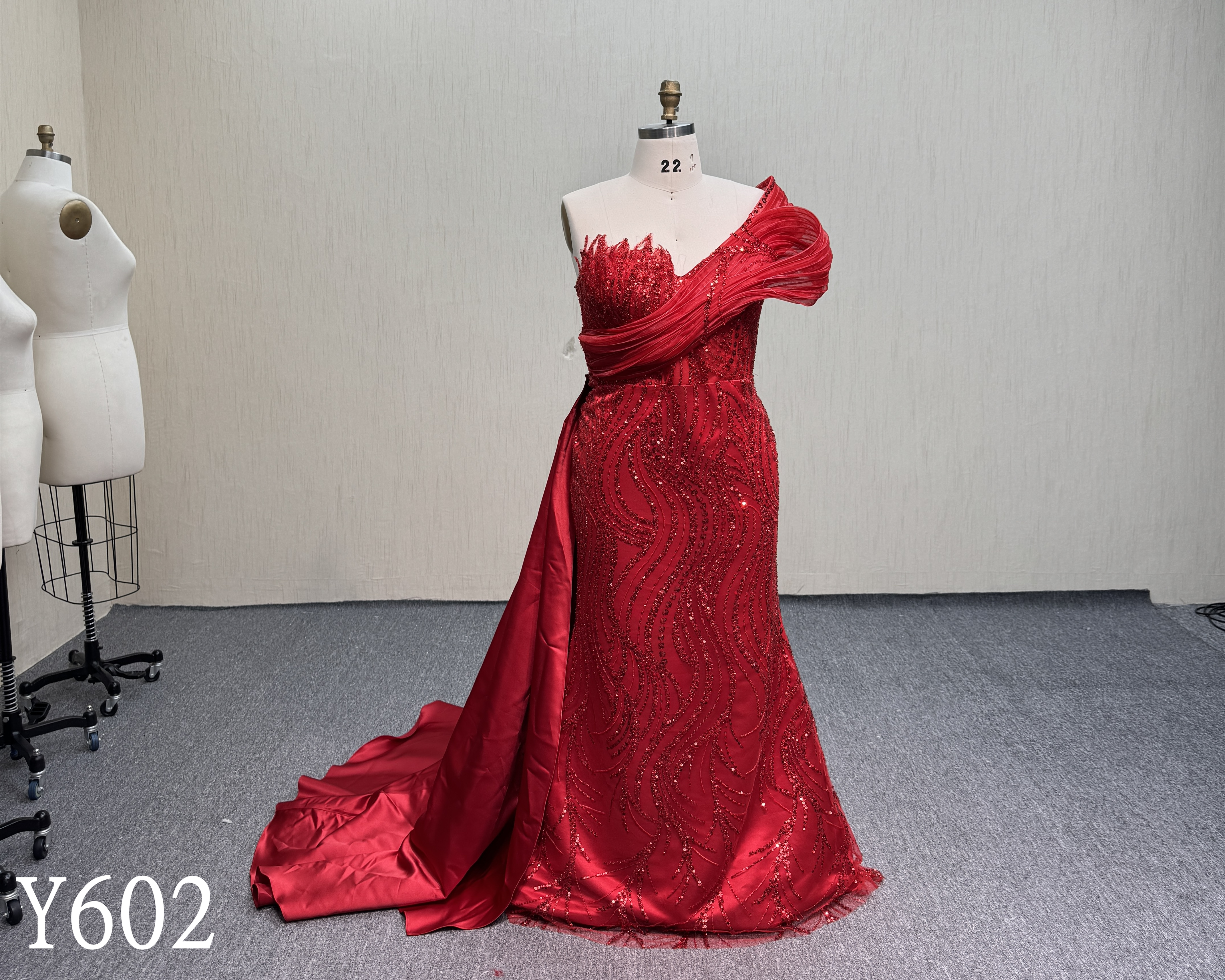 Y602 One red wedding dress--characteristic design one the bodice