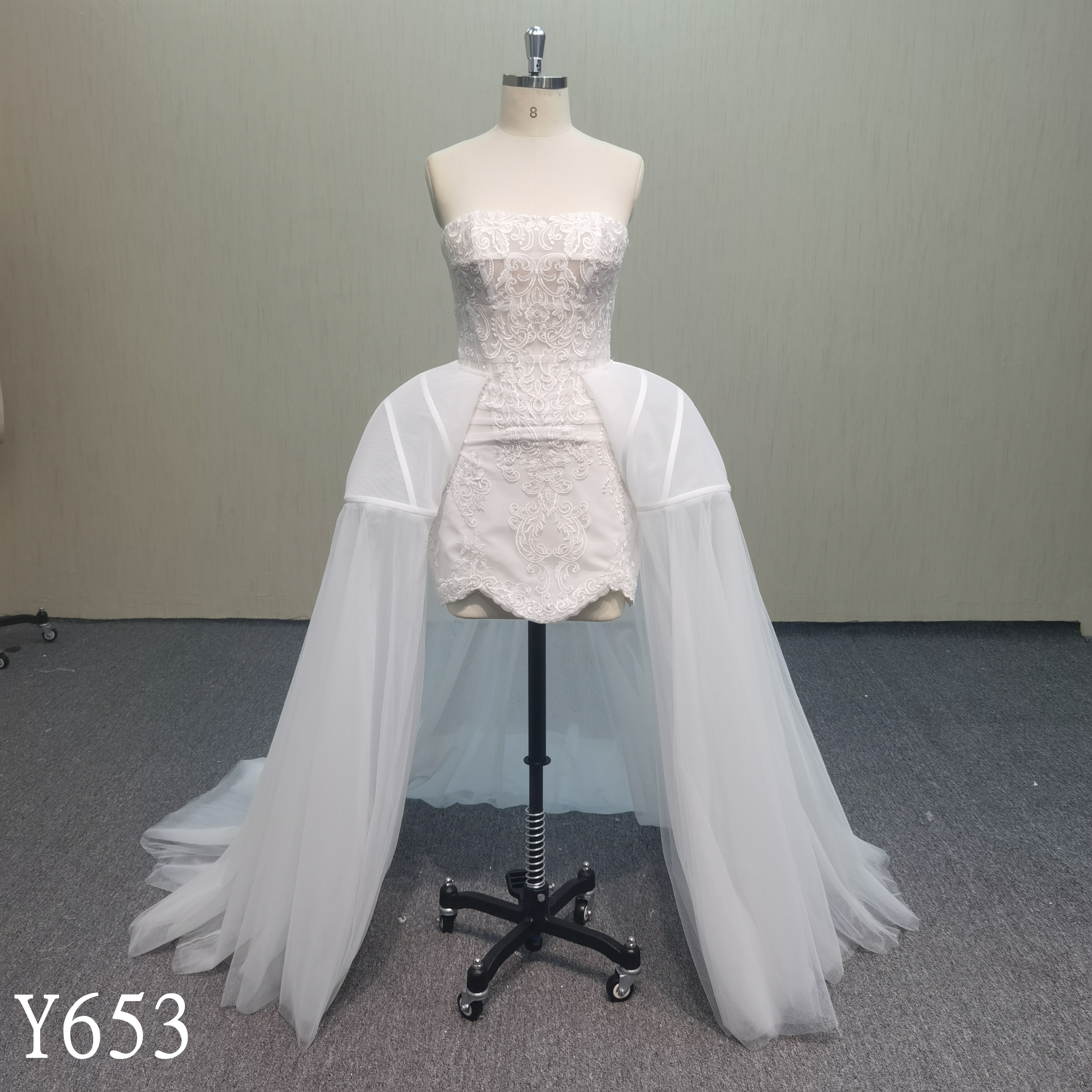 Y653 Mini dress with a detachable train, has the effect of petticoat dress