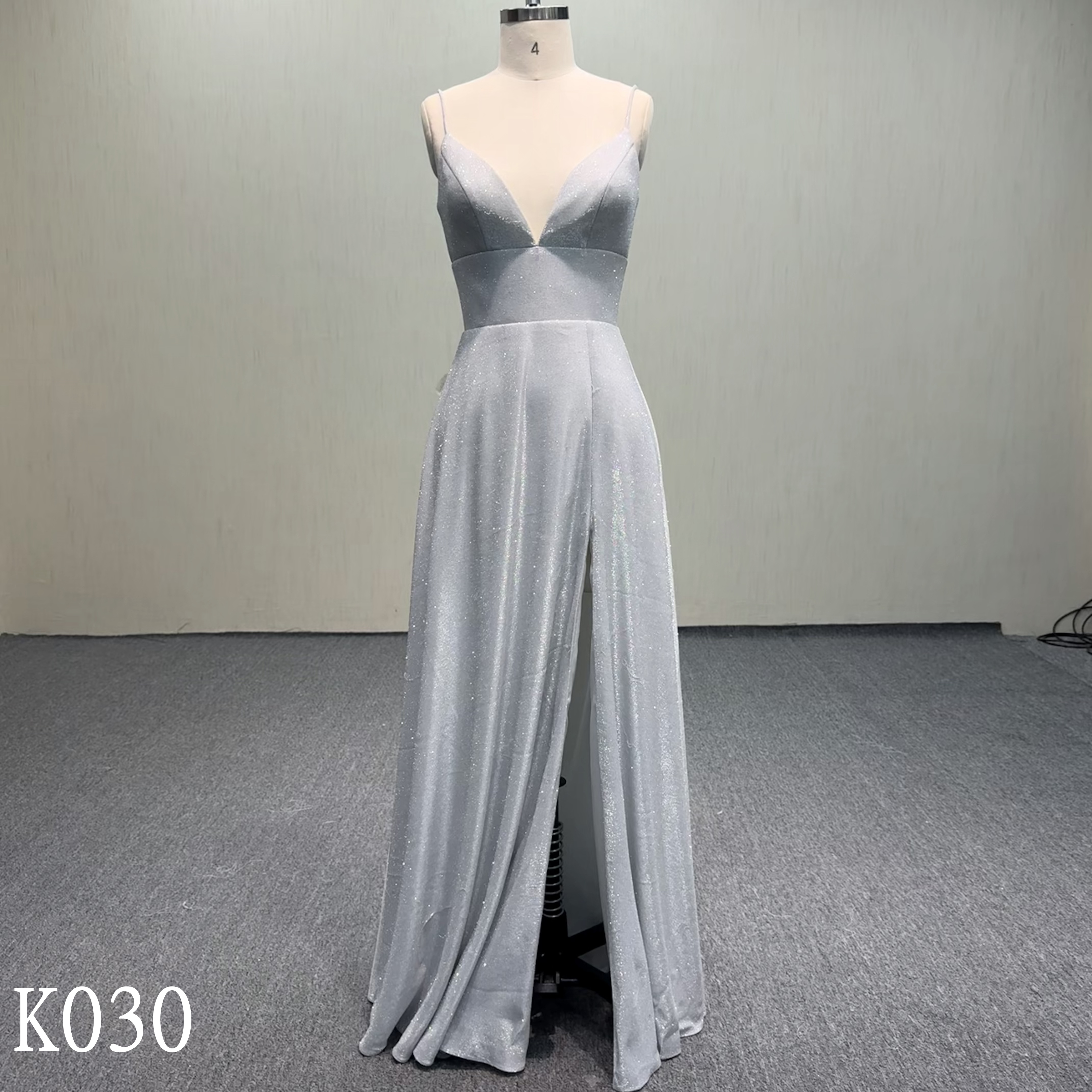 K030 Shiny dress, fitted and comfortable in body, a attractive design
