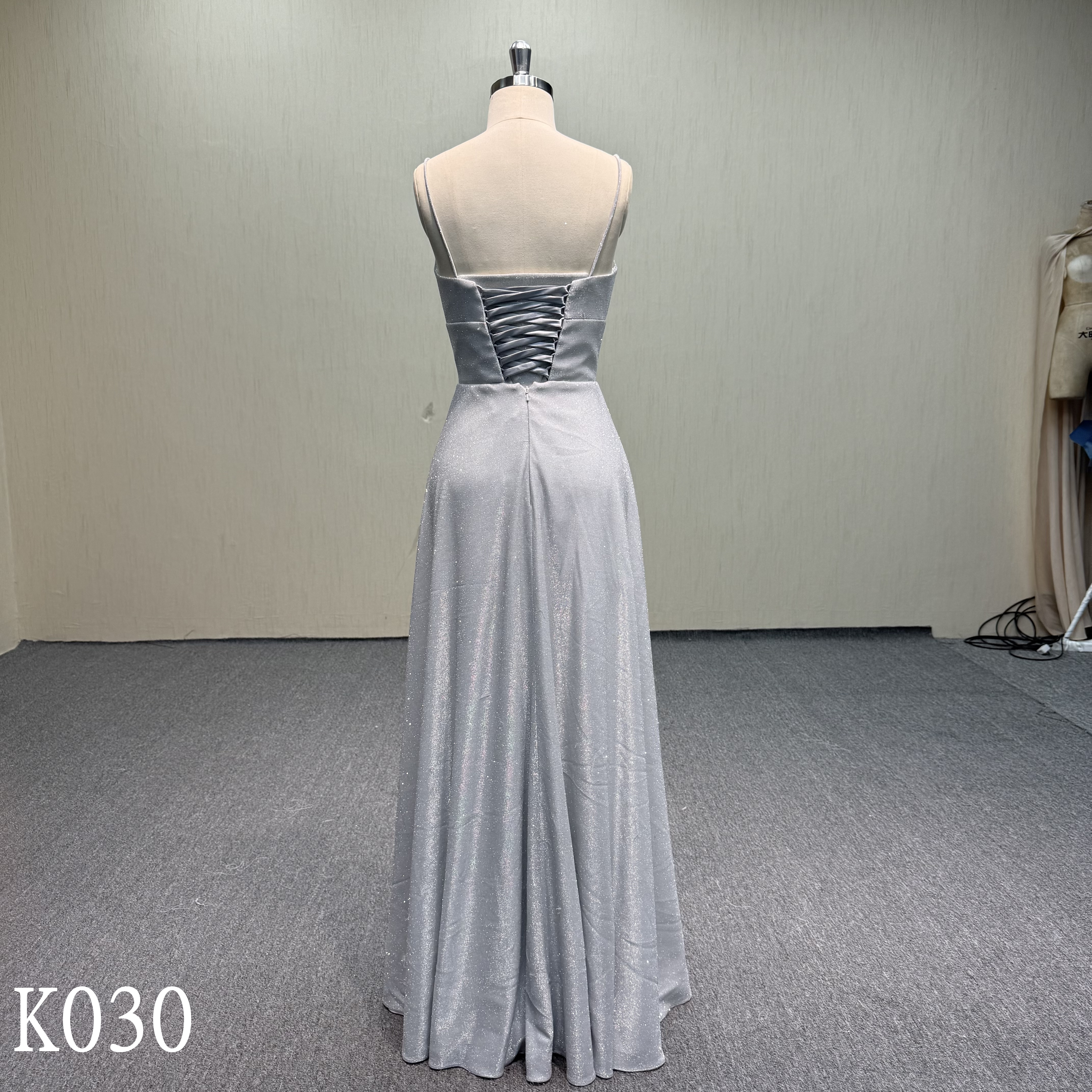 K030 Shiny dress, fitted and comfortable in body, a attractive design