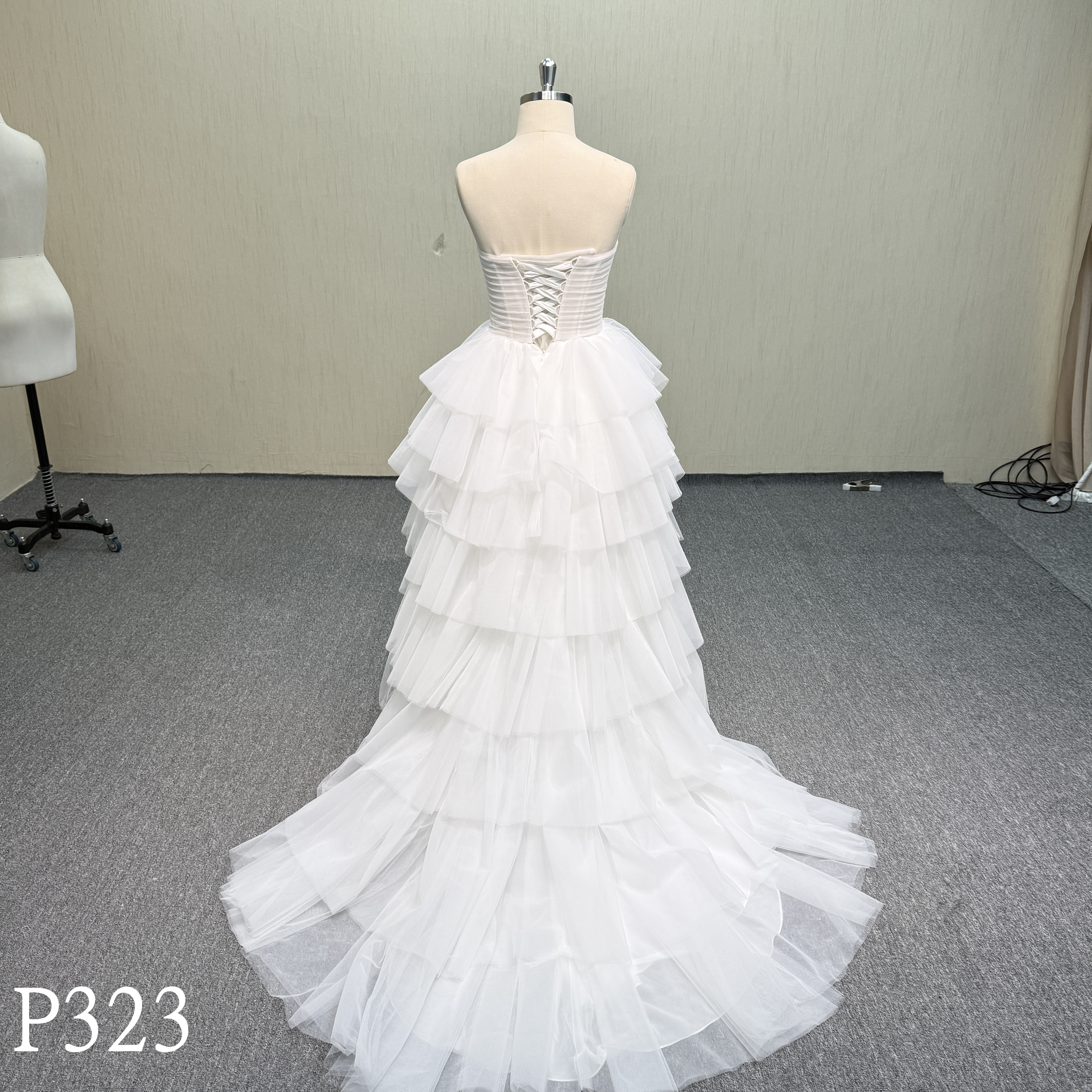 P323 Unique and brave style, ruffles on the skirt