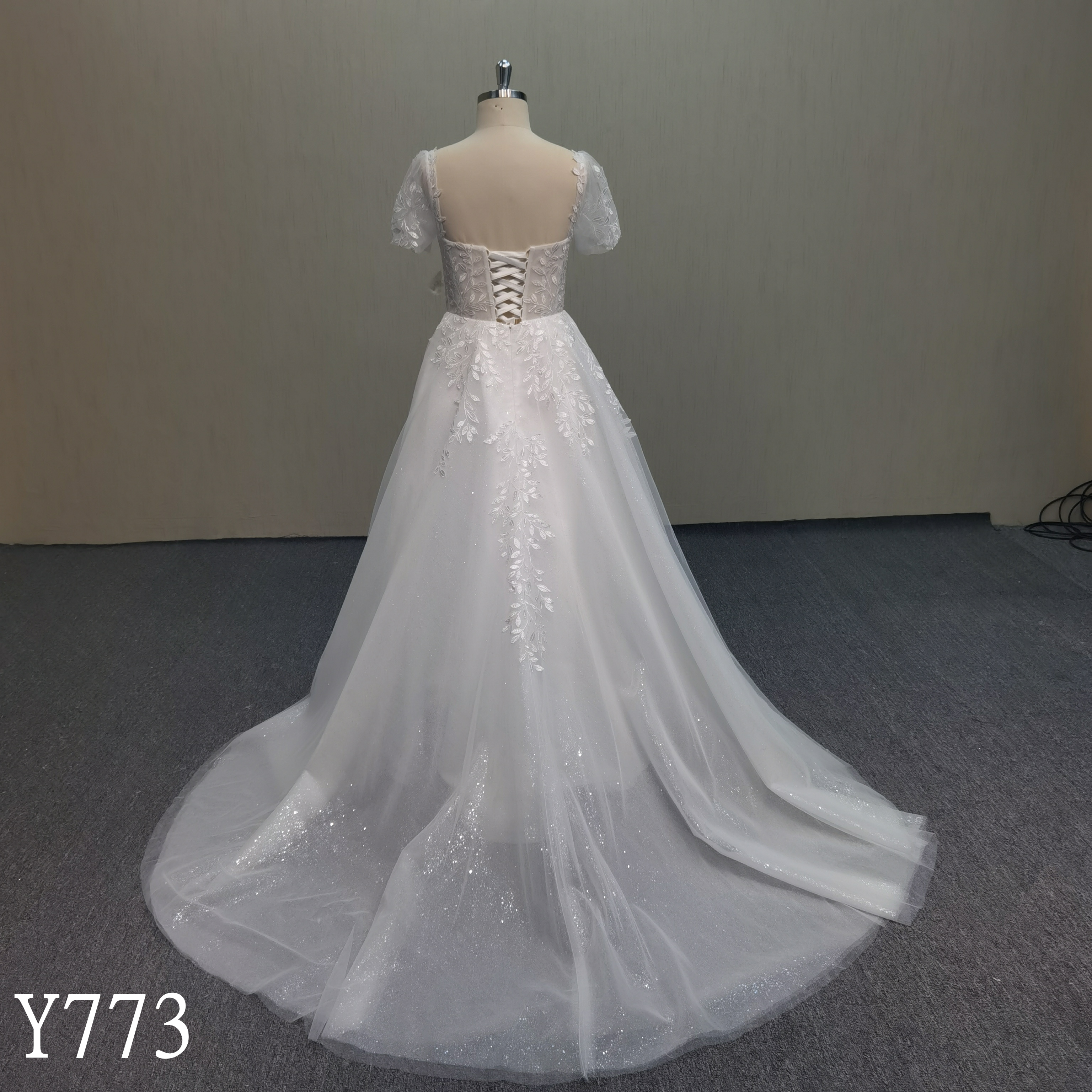 Y773 One wedding dress with leaf lace,  wearing it will be fairy and simple